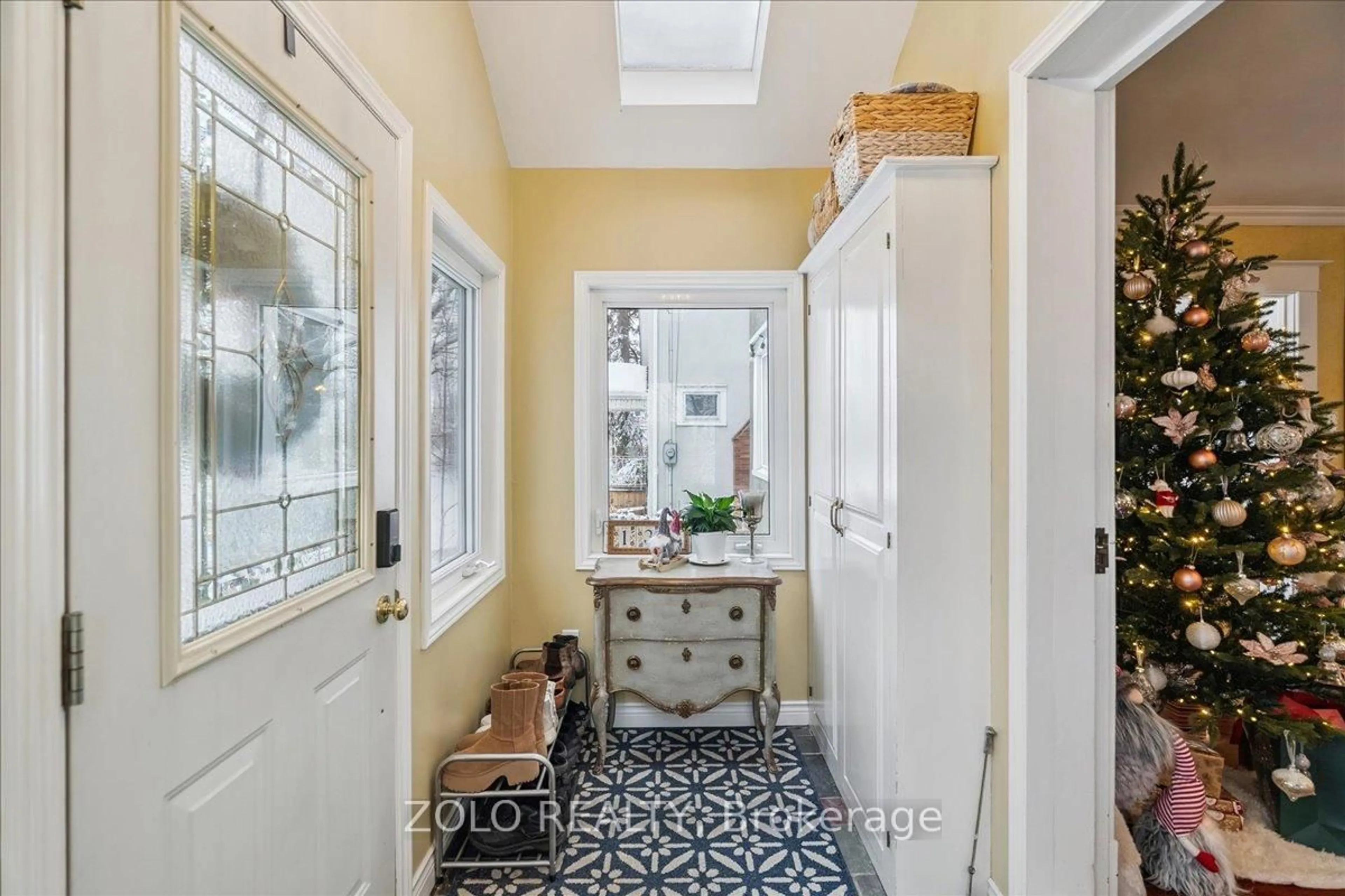 Indoor entryway for 139 Campbell Ave, Milton Ontario L0P 1B0