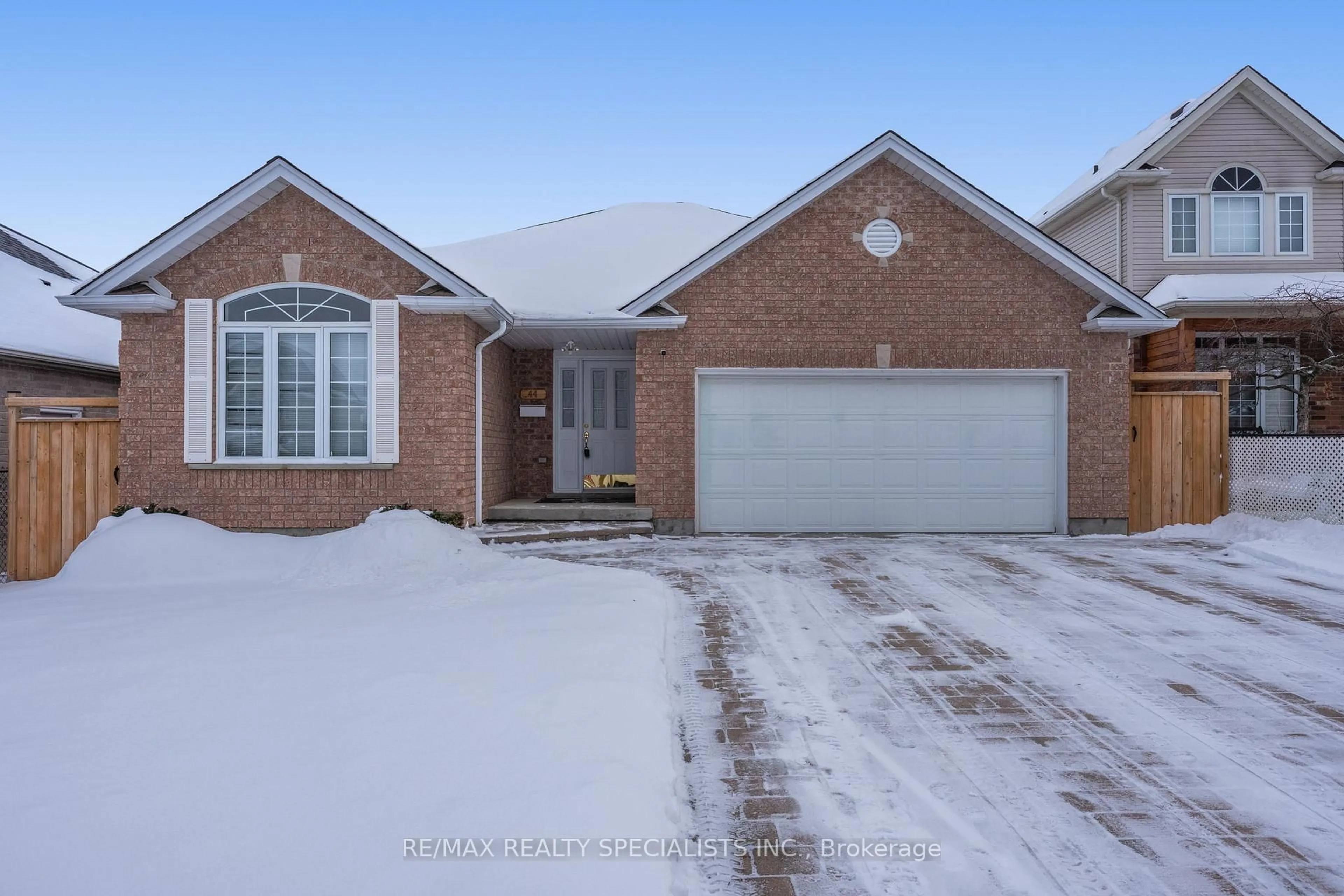 Home with brick exterior material, street for 44 Dawkins Cres, Halton Hills Ontario L7J 2Z5