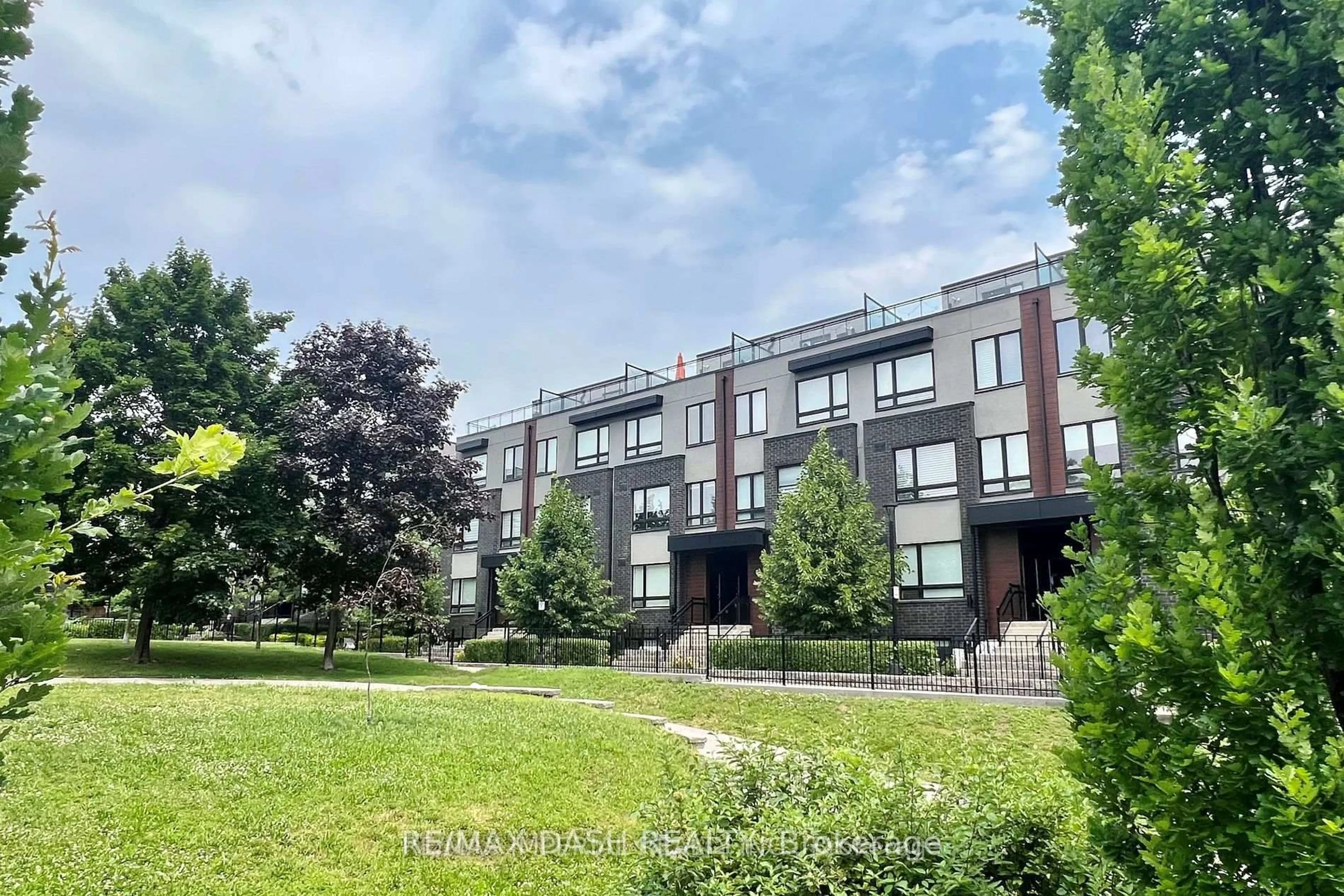 Unknown for 1130 Briar Hill Ave #204, Toronto Ontario M6B 0A9