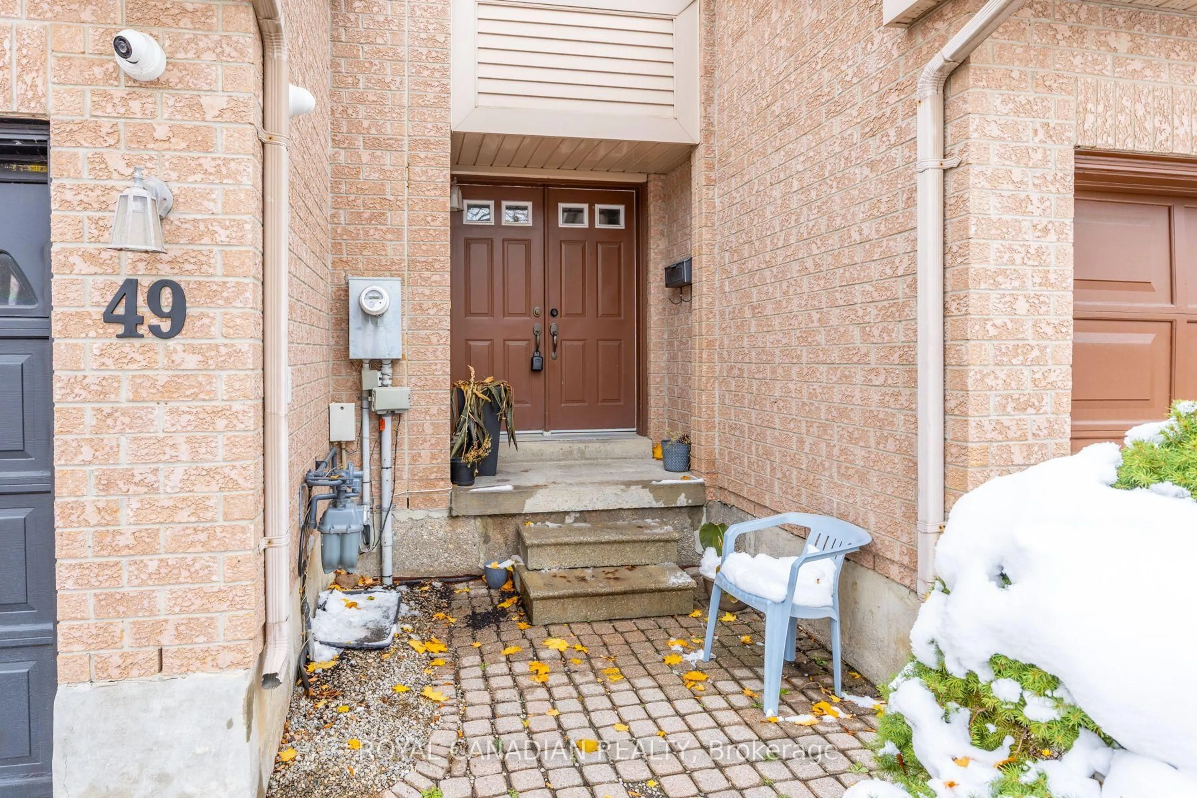 Unknown for 49 Goldenlight Circ #32, Brampton Ontario L6X 4N6