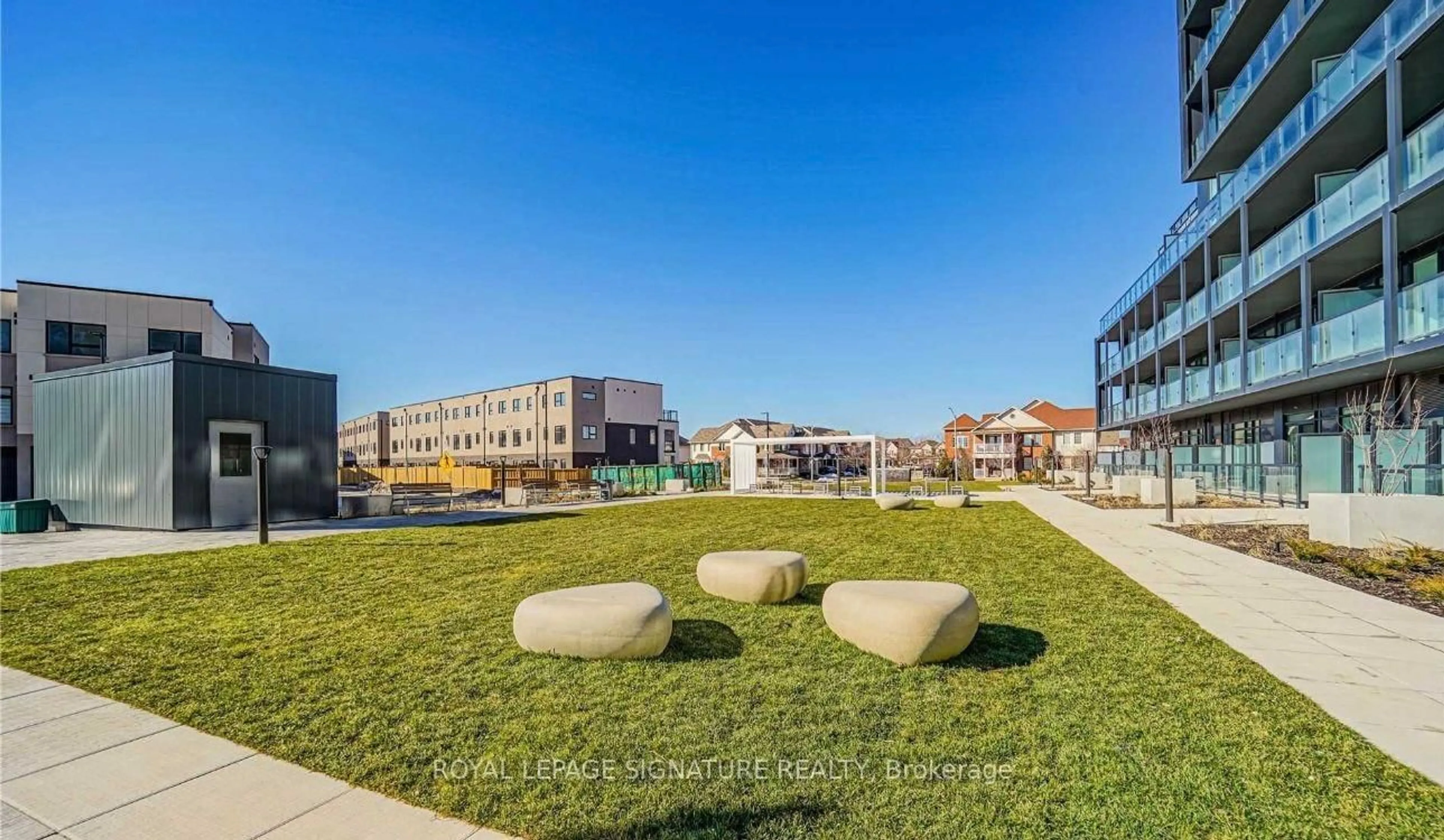 Patio, street for 3200 Dakota Common #B520, Burlington Ontario L7M 2A7