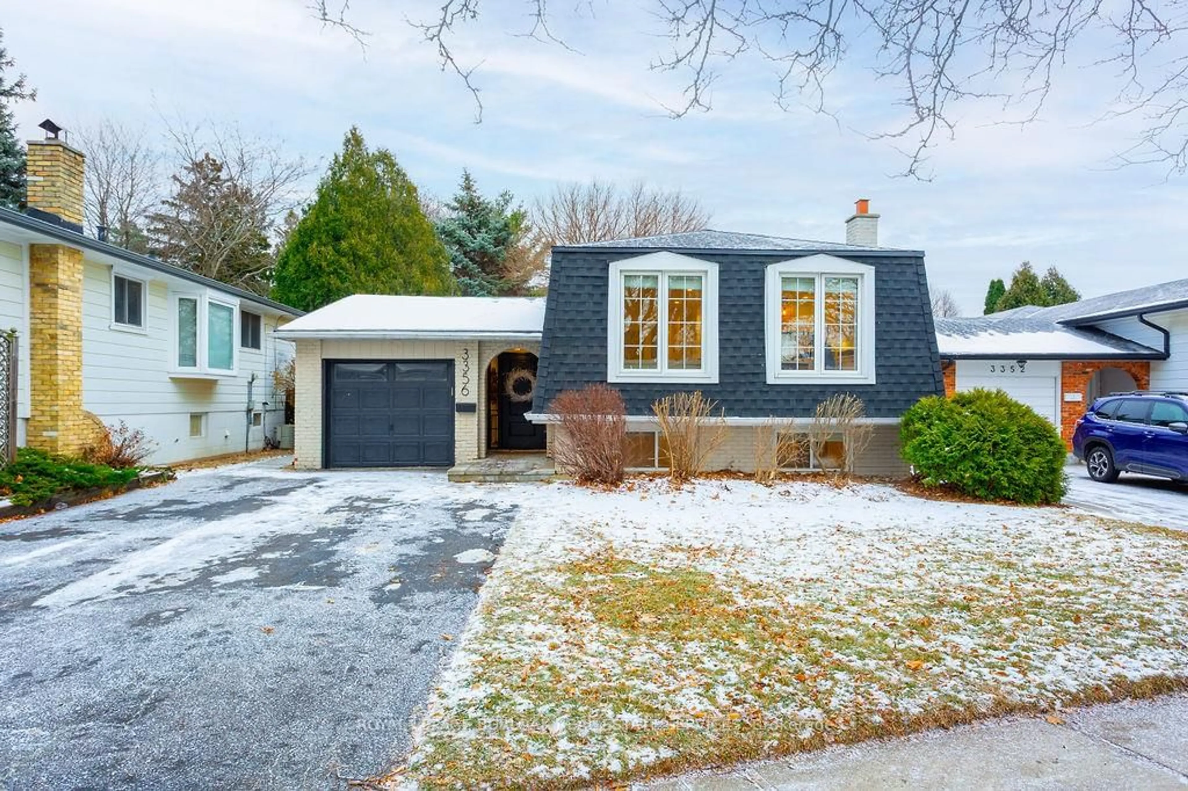 Home with vinyl exterior material, street for 3356 Rexway Dr, Burlington Ontario L7N 2L1