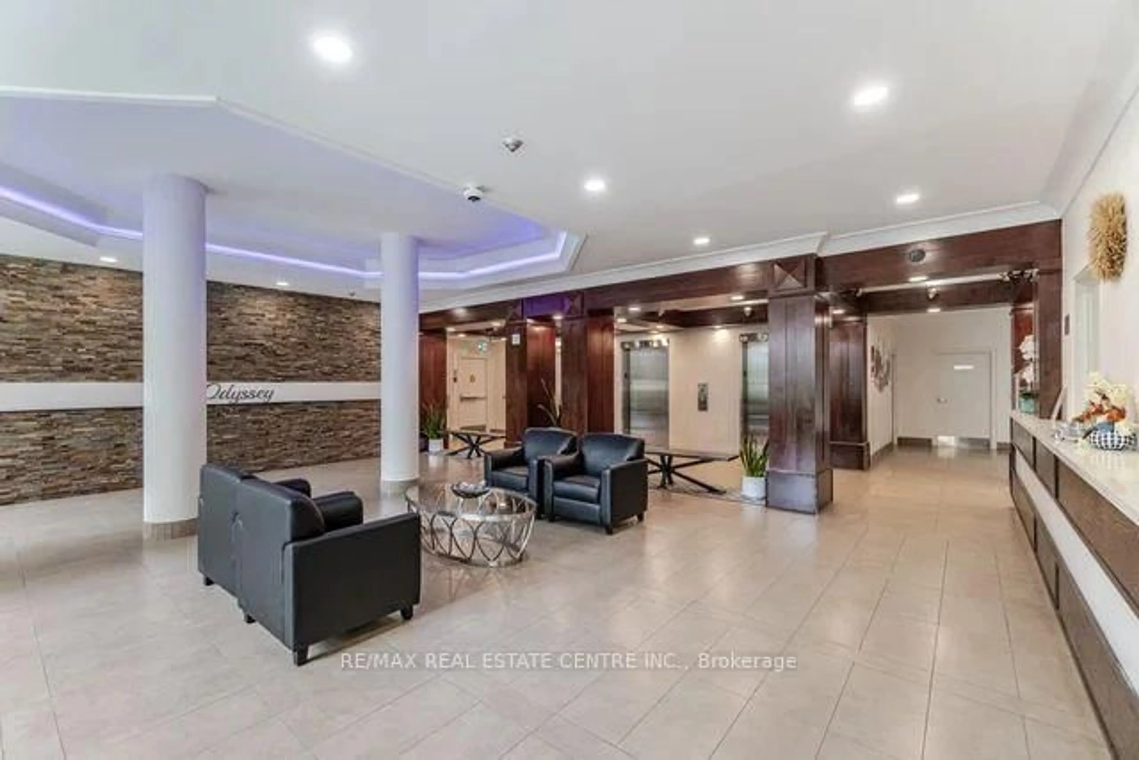 Lobby for 250 Webb Dr #816, Mississauga Ontario L5B 3Z4