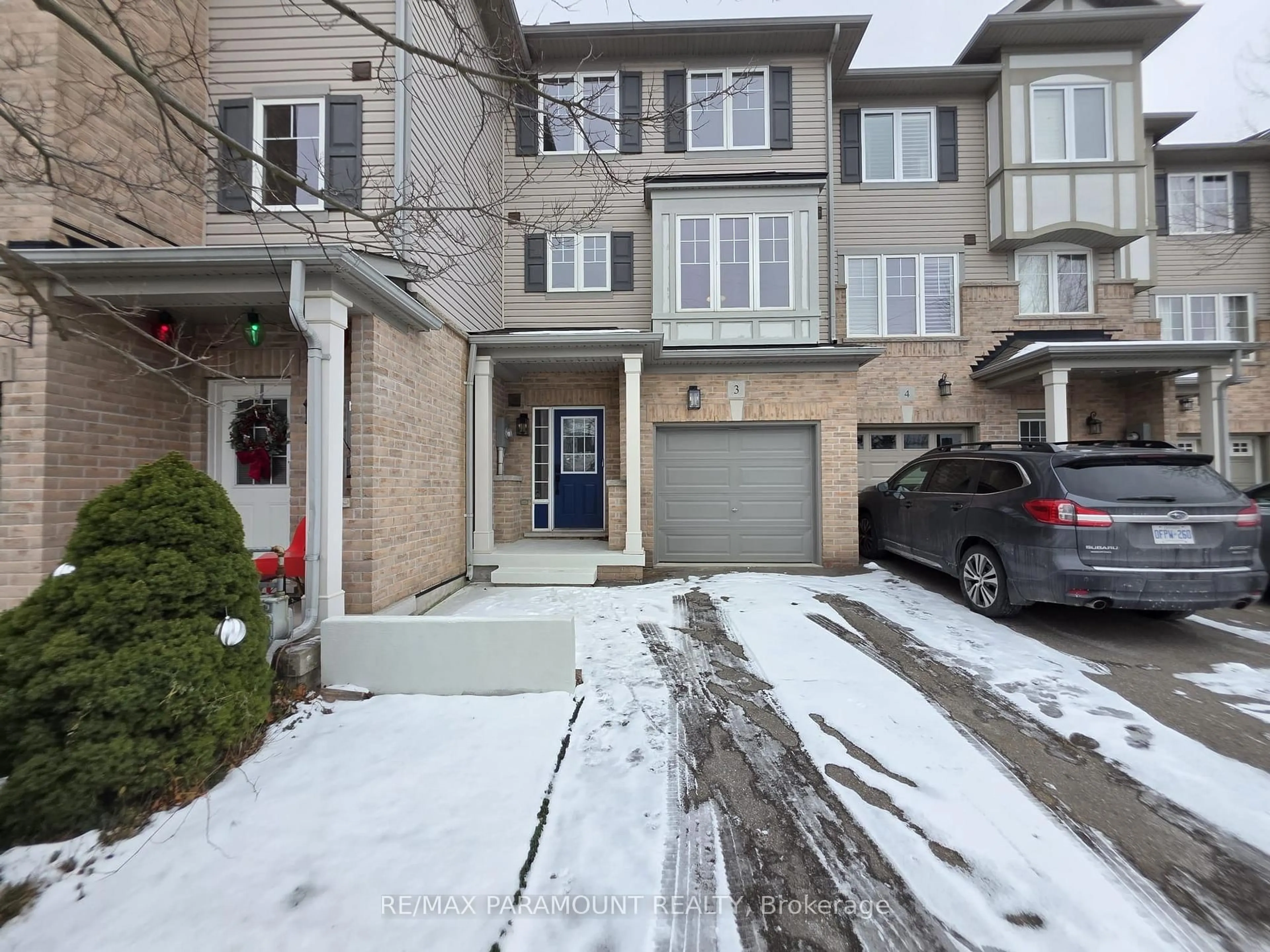 A pic from outside/outdoor area/front of a property/back of a property/a pic from drone, street for 2006 Trawden Way #3, Oakville Ontario L6M 0M1