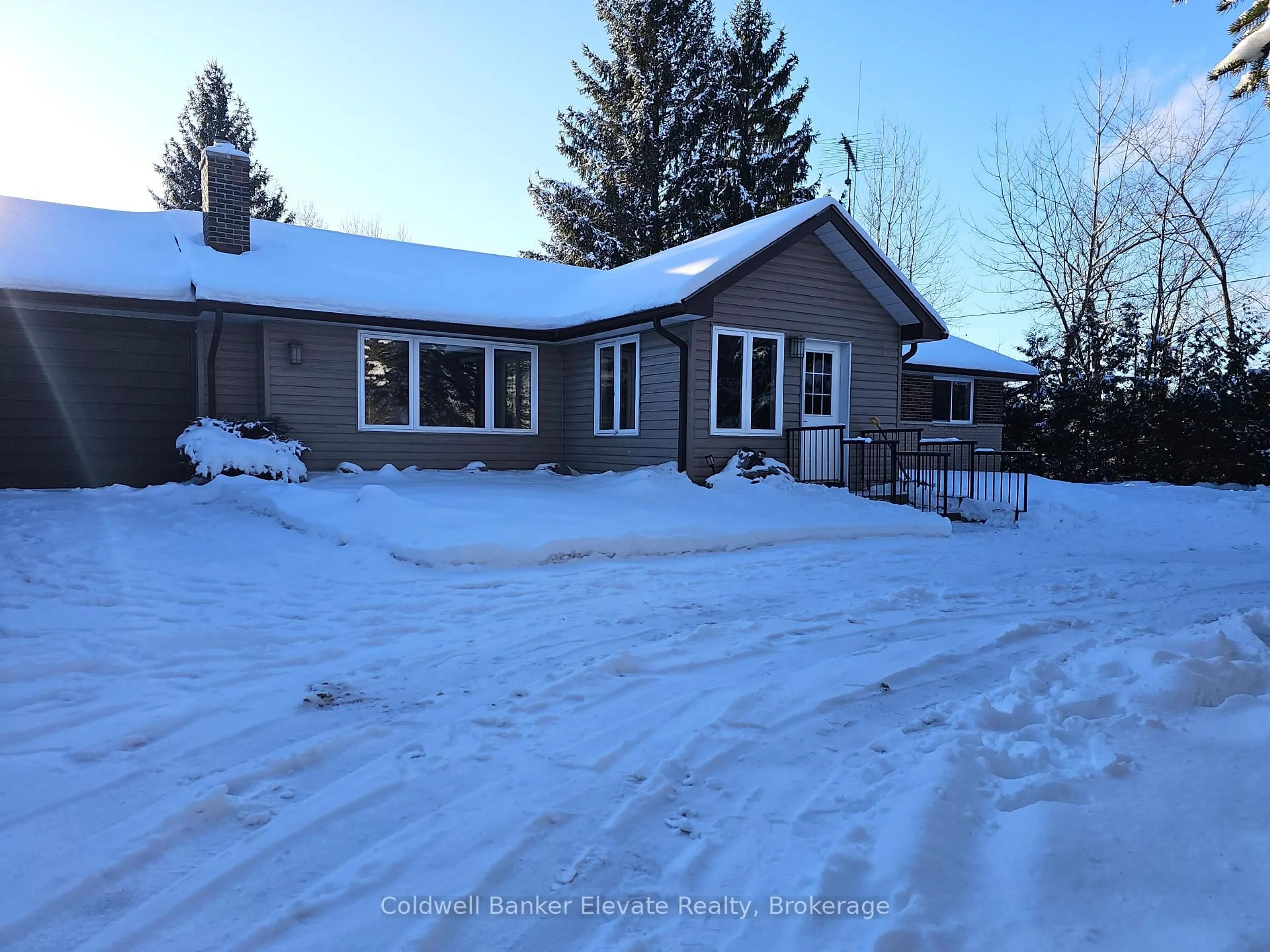 A pic from outside/outdoor area/front of a property/back of a property/a pic from drone, street for 14360 Sixth Line, Halton Hills Ontario L0P 1H0