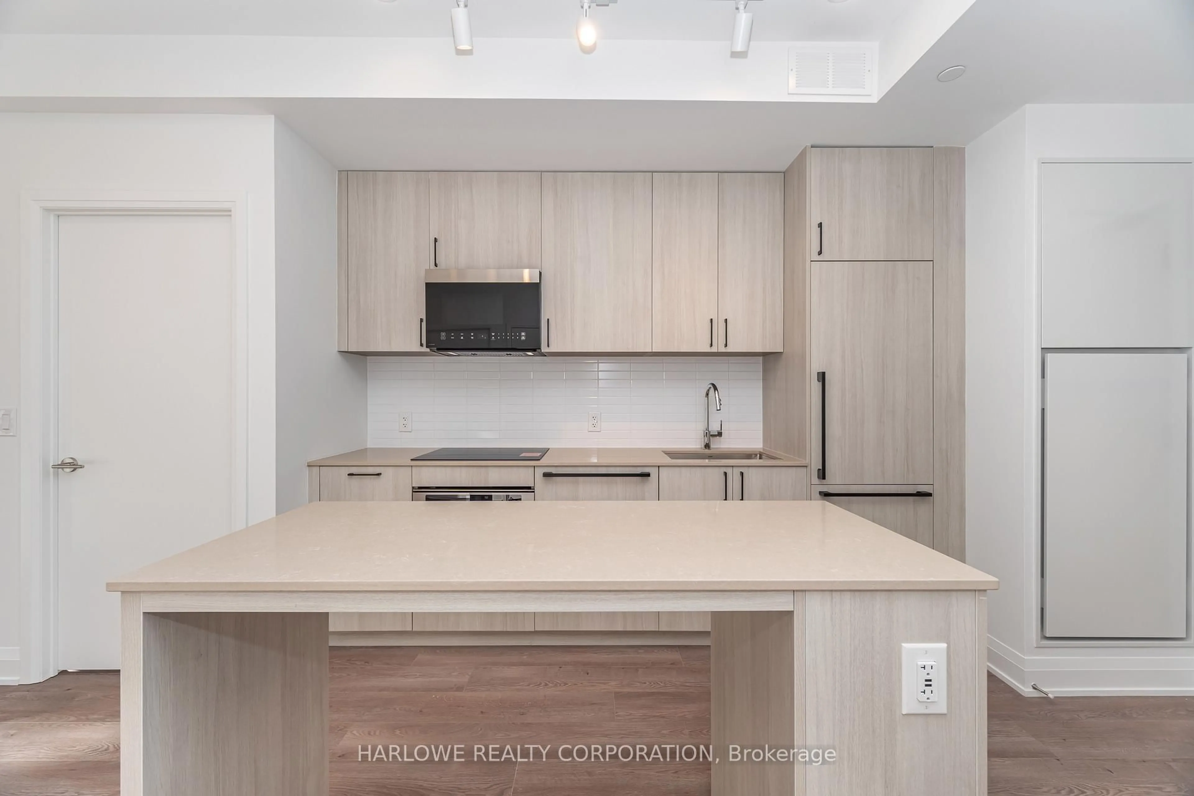 Standard kitchen, unknown for 3250 Carding Mill Tr #208, Oakville Ontario L6M 1L3