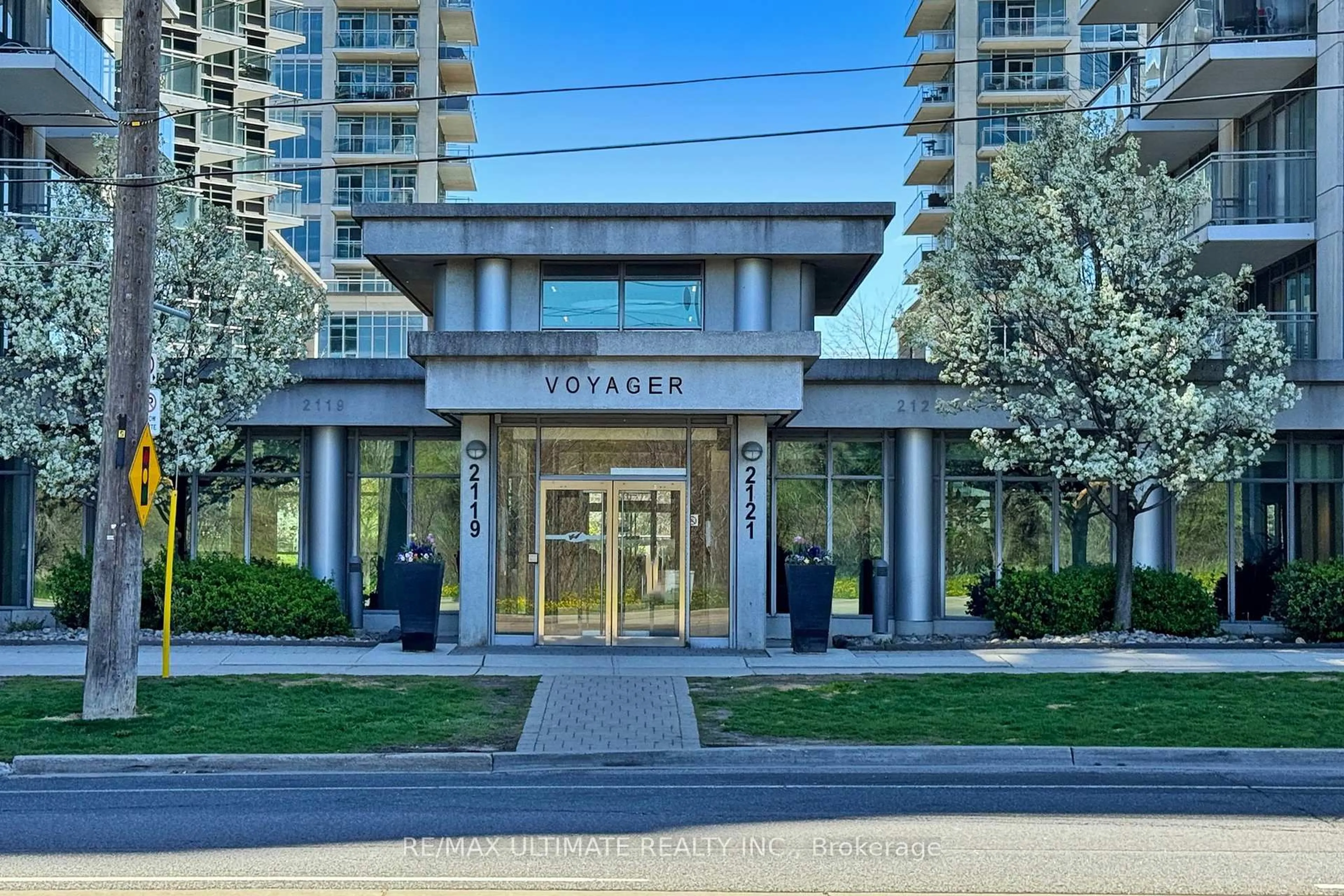 Indoor foyer for 2119 Lakeshore Blvd #708, Toronto Ontario M8V 4E8