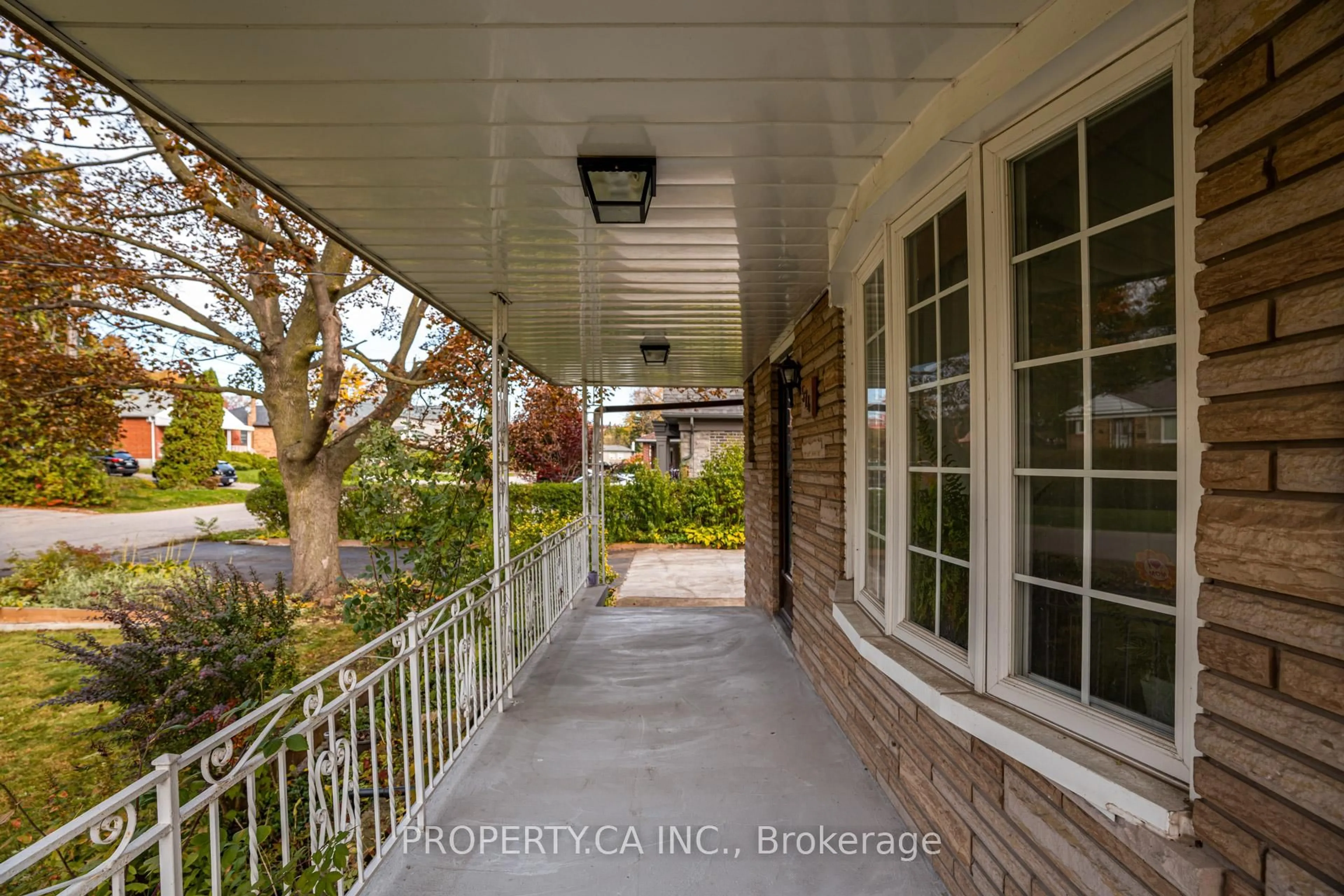 Indoor entryway for 574 Drymen Cres, Mississauga Ontario L5G 2P1