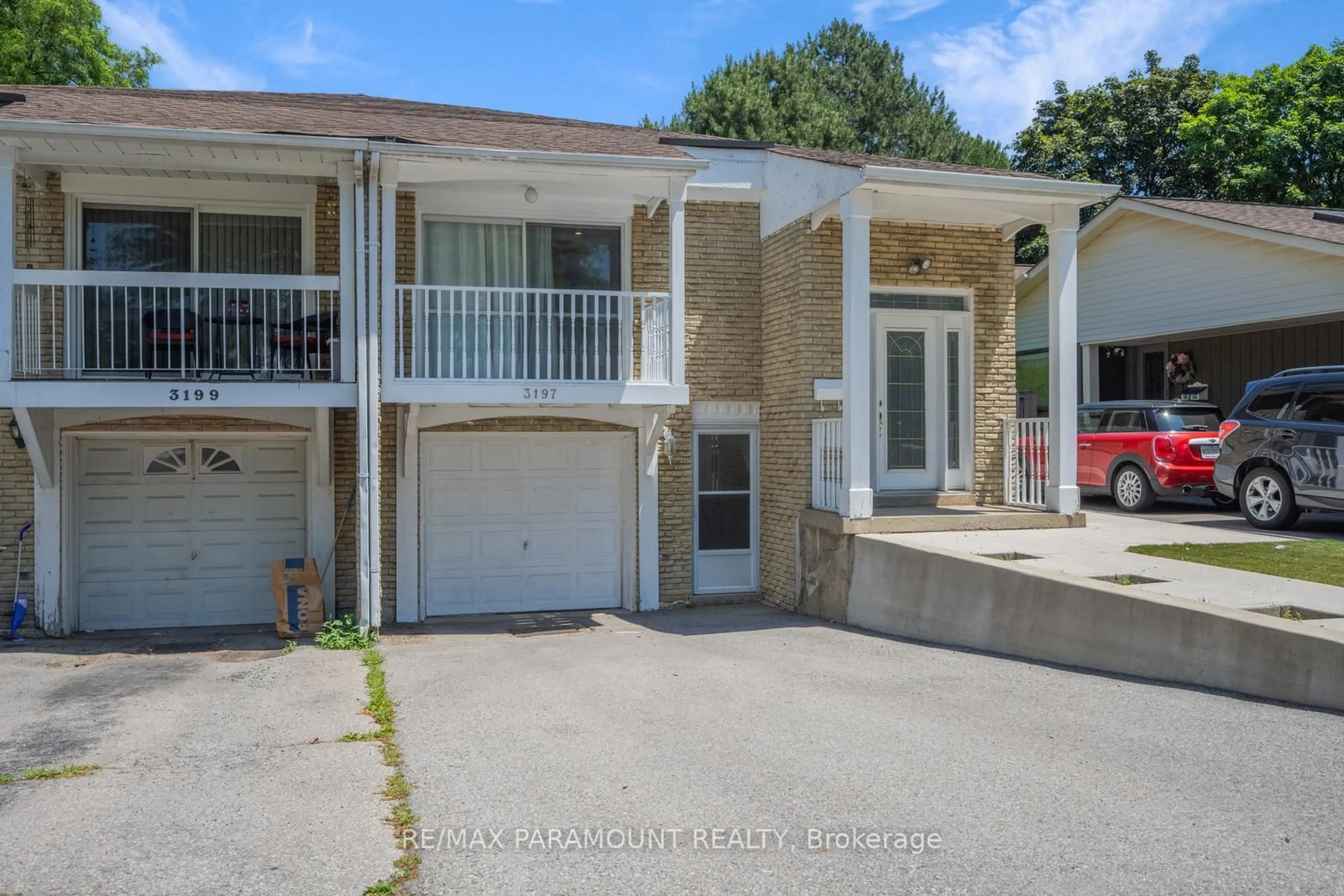 A pic from outside/outdoor area/front of a property/back of a property/a pic from drone, street for 3197 Candela Dr, Mississauga Ontario L5A 2T9