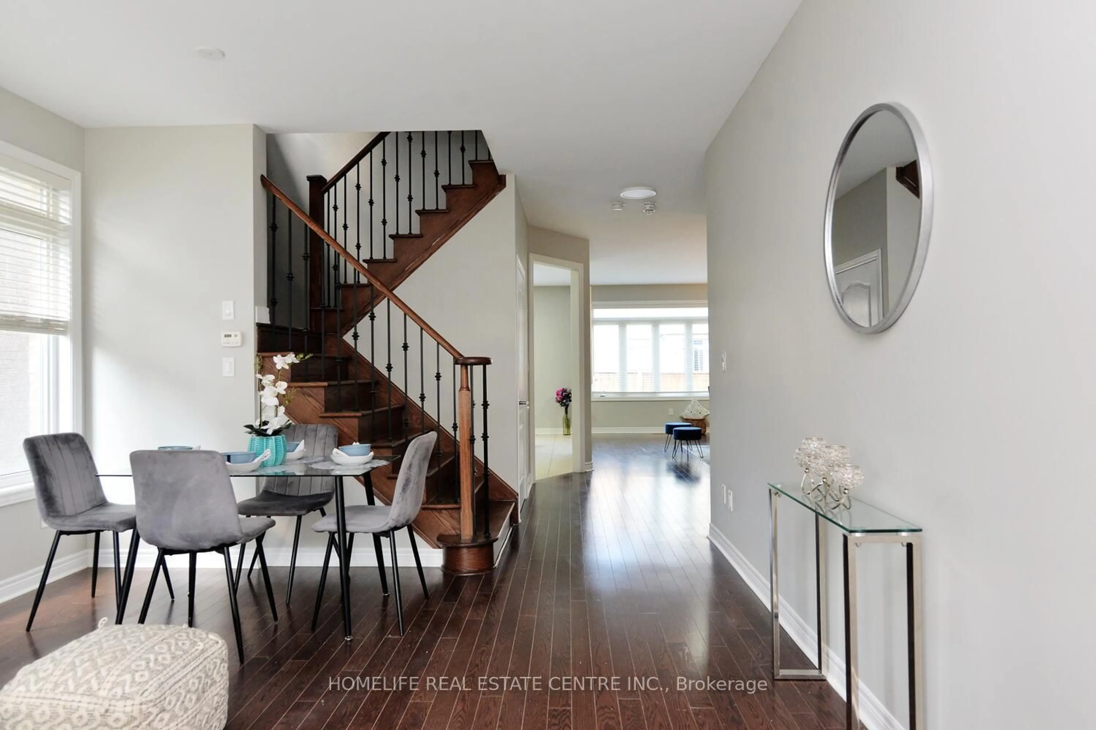 Indoor entryway for 71 Villadowns Tr, Brampton Ontario L6R 3Y8