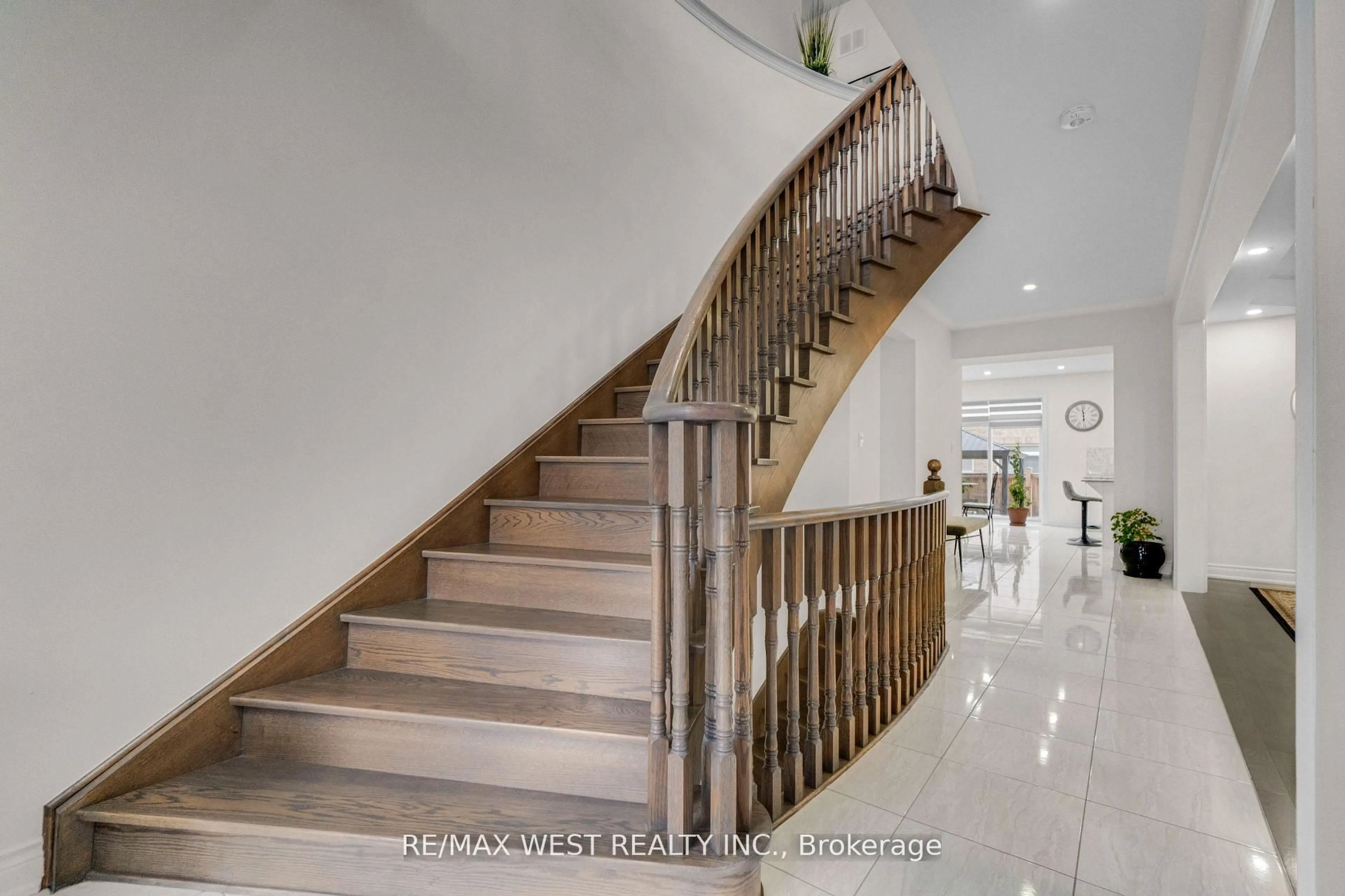 Stairs for 5 Aries St, Brampton Ontario L6Y 5Z2