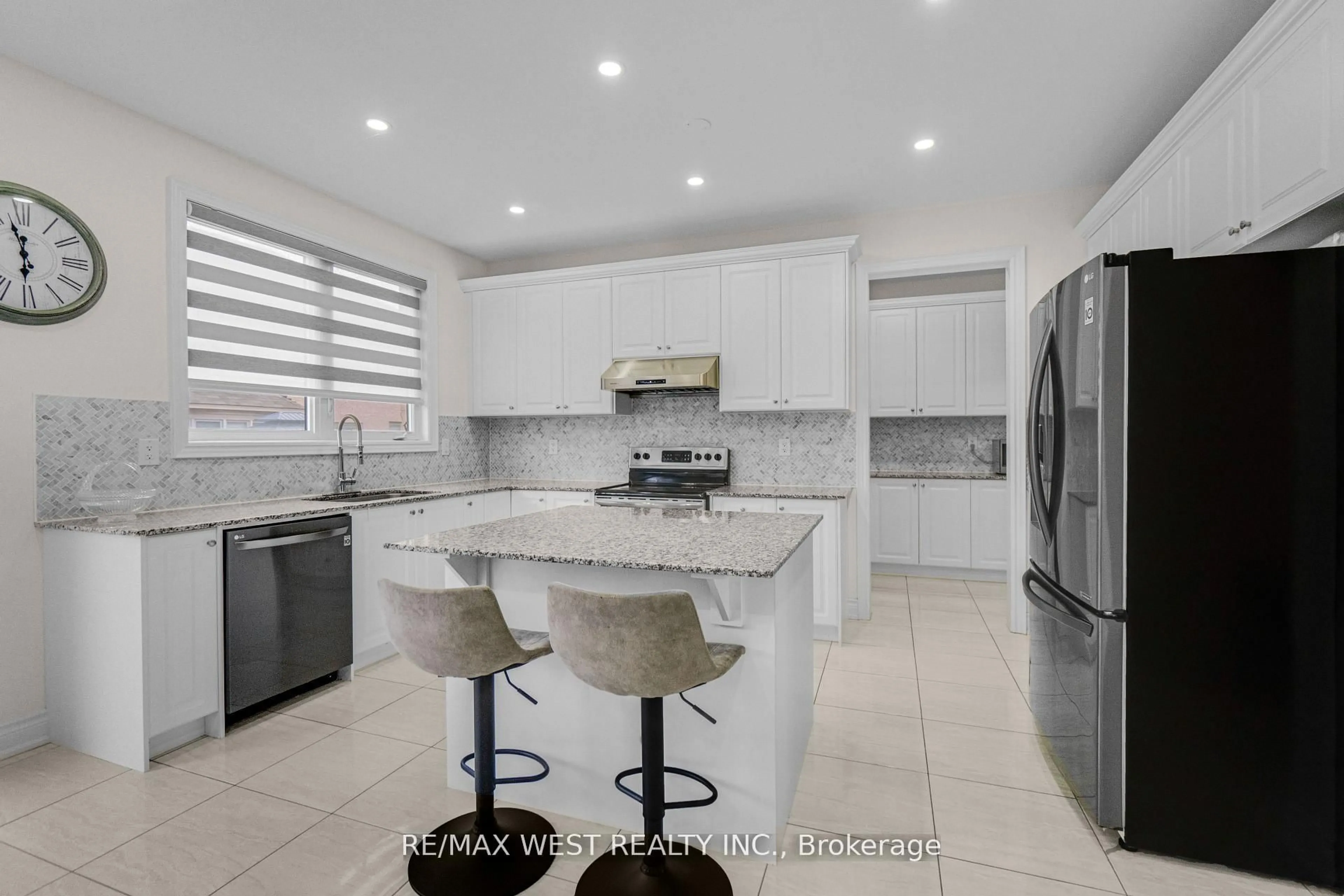 Unknown for 5 Aries St, Brampton Ontario L6Y 5Z2