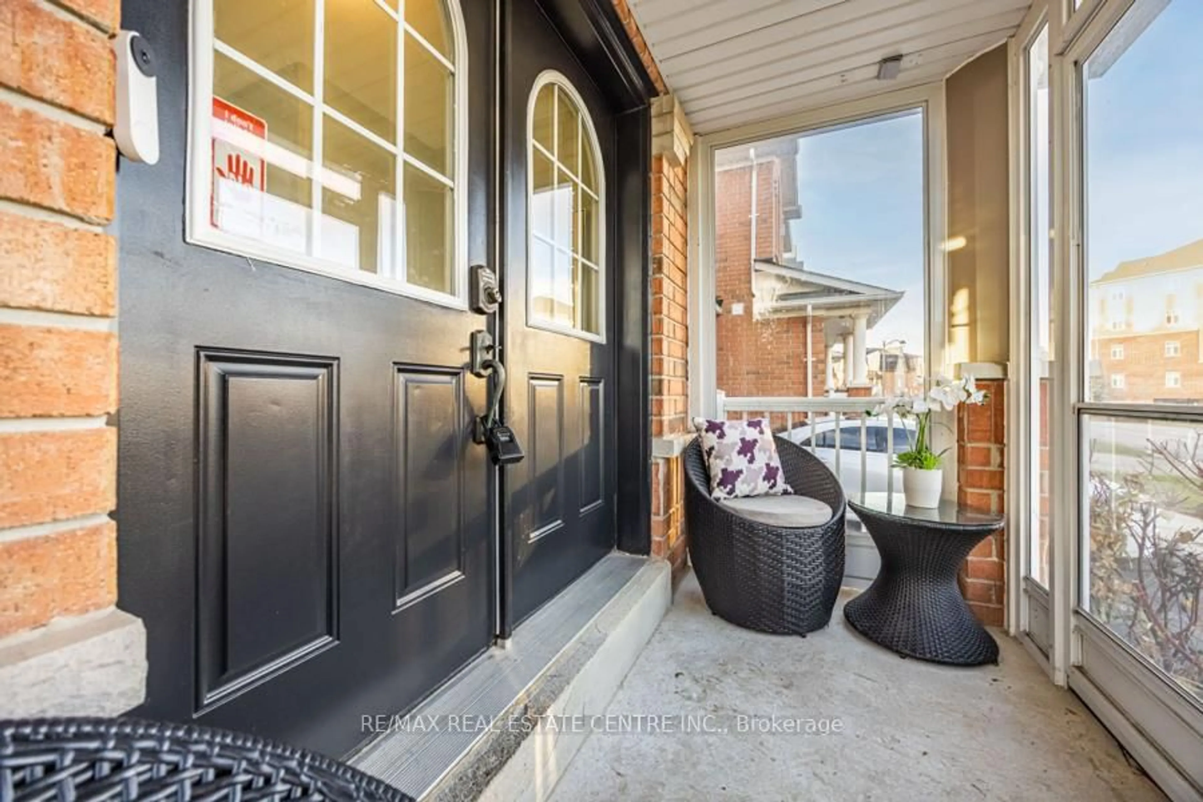 Indoor entryway for 1361 Costigan Rd, Milton Ontario L9T 0Y7