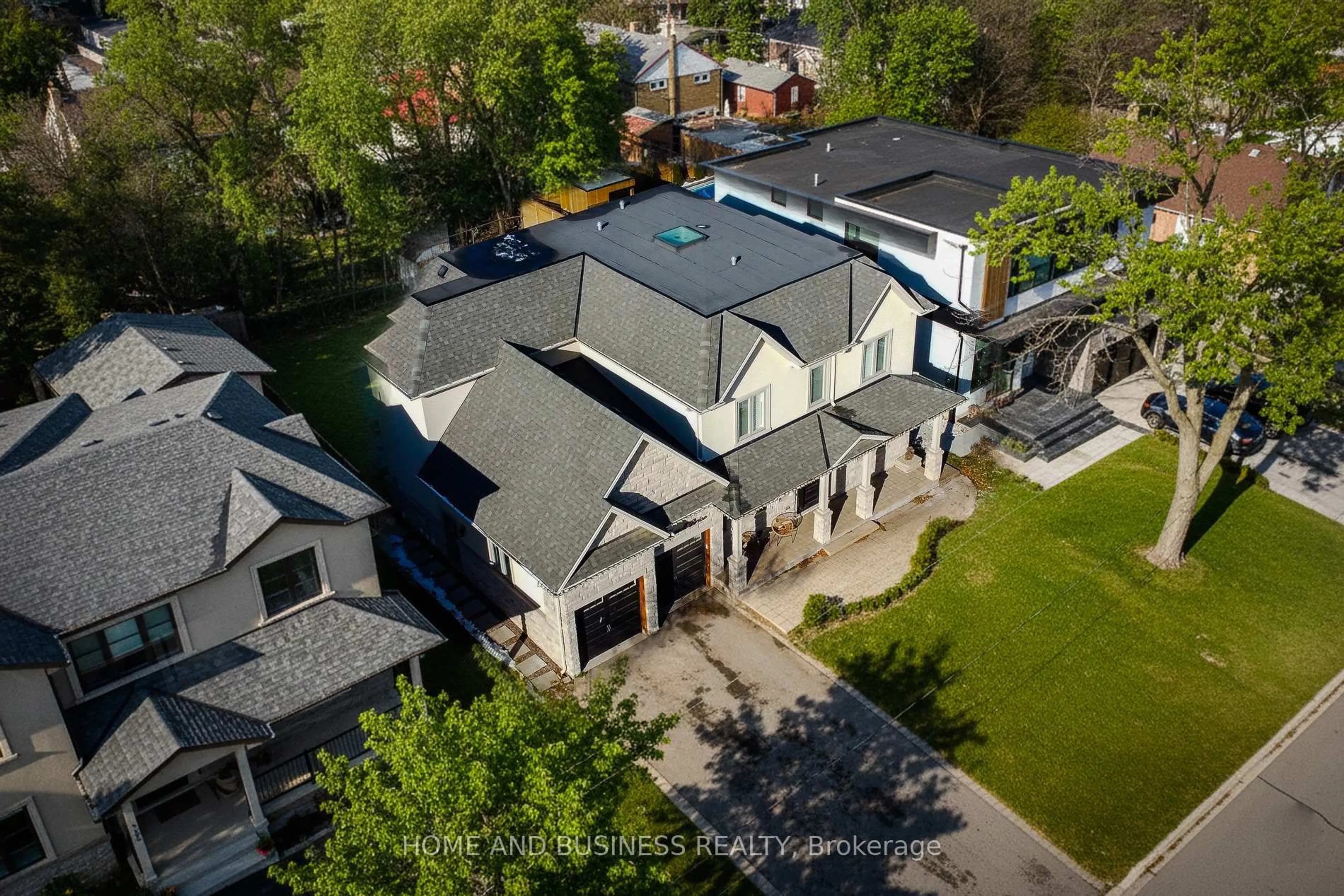 A pic from outside/outdoor area/front of a property/back of a property/a pic from drone, street for 115 Russell Dr, Oakville Ontario L6H 1L4