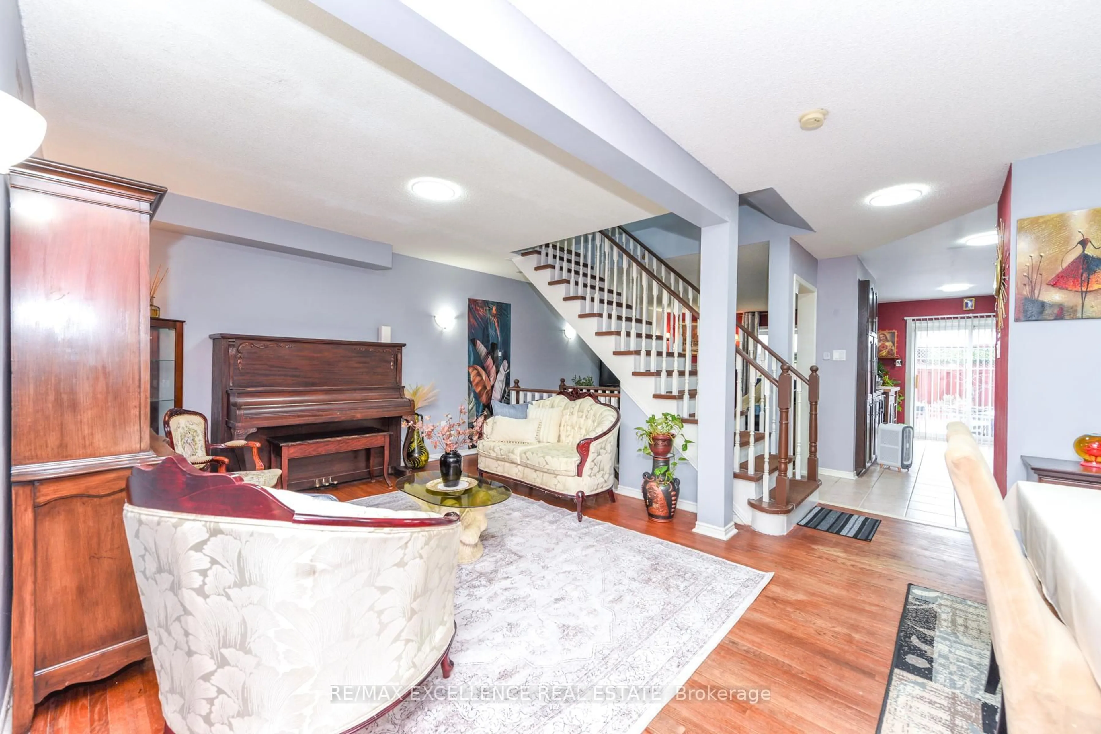 Indoor foyer for 11 Arthurs Cres, Brampton Ontario L6Y 4Y5