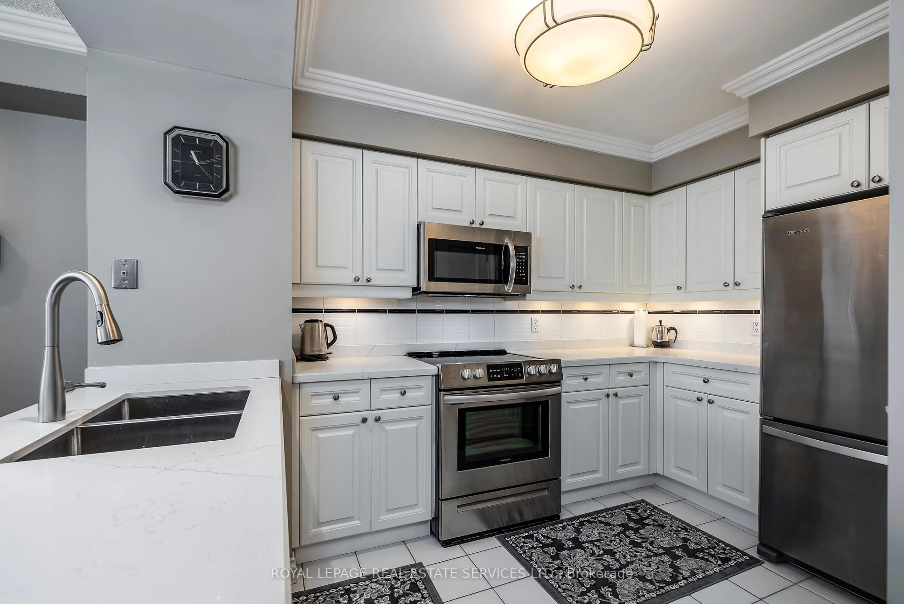 Standard kitchen, ceramic/tile floor for 1 Palace Pier Crt #2812, Toronto Ontario M8V 3W9