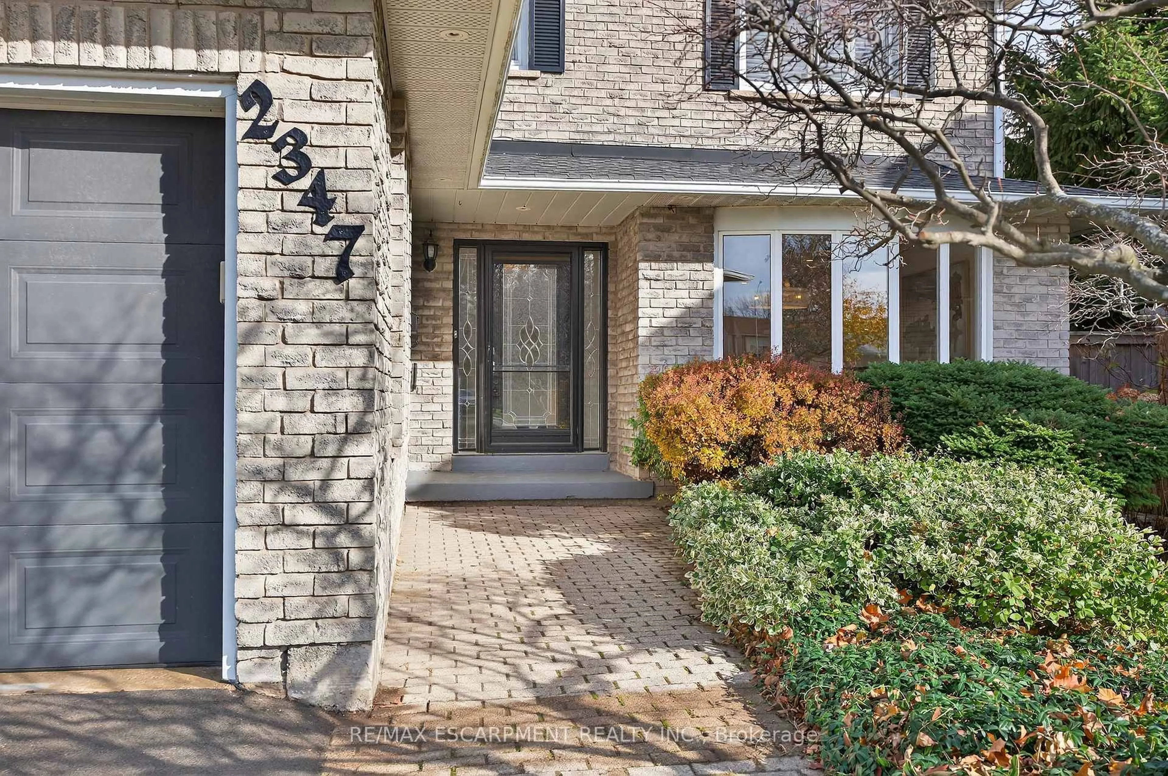 Home with brick exterior material, street for 2347 Tweedsmuir Crt, Burlington Ontario L7P 4K9