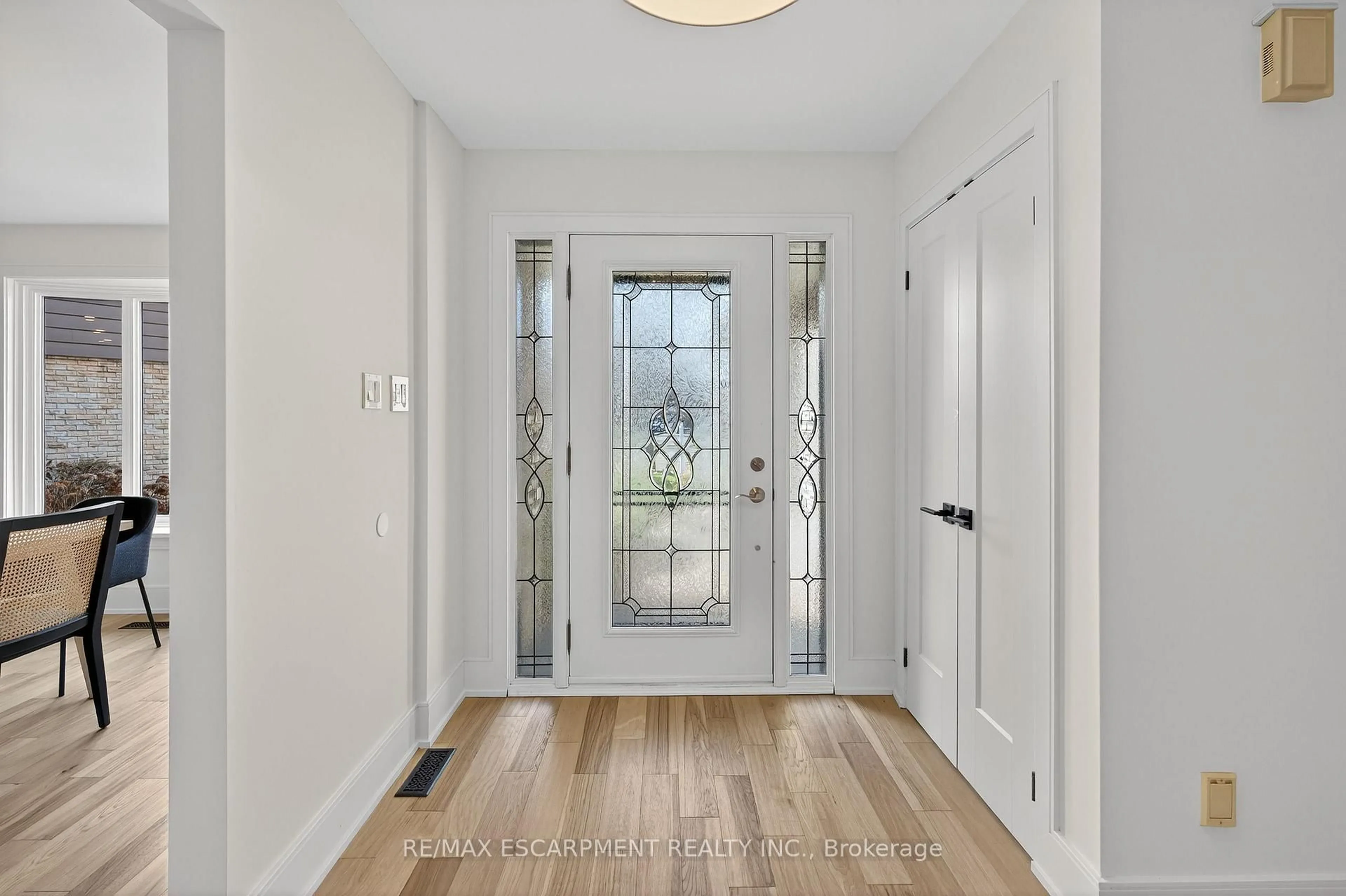 Indoor entryway for 2347 Tweedsmuir Crt, Burlington Ontario L7P 4K9