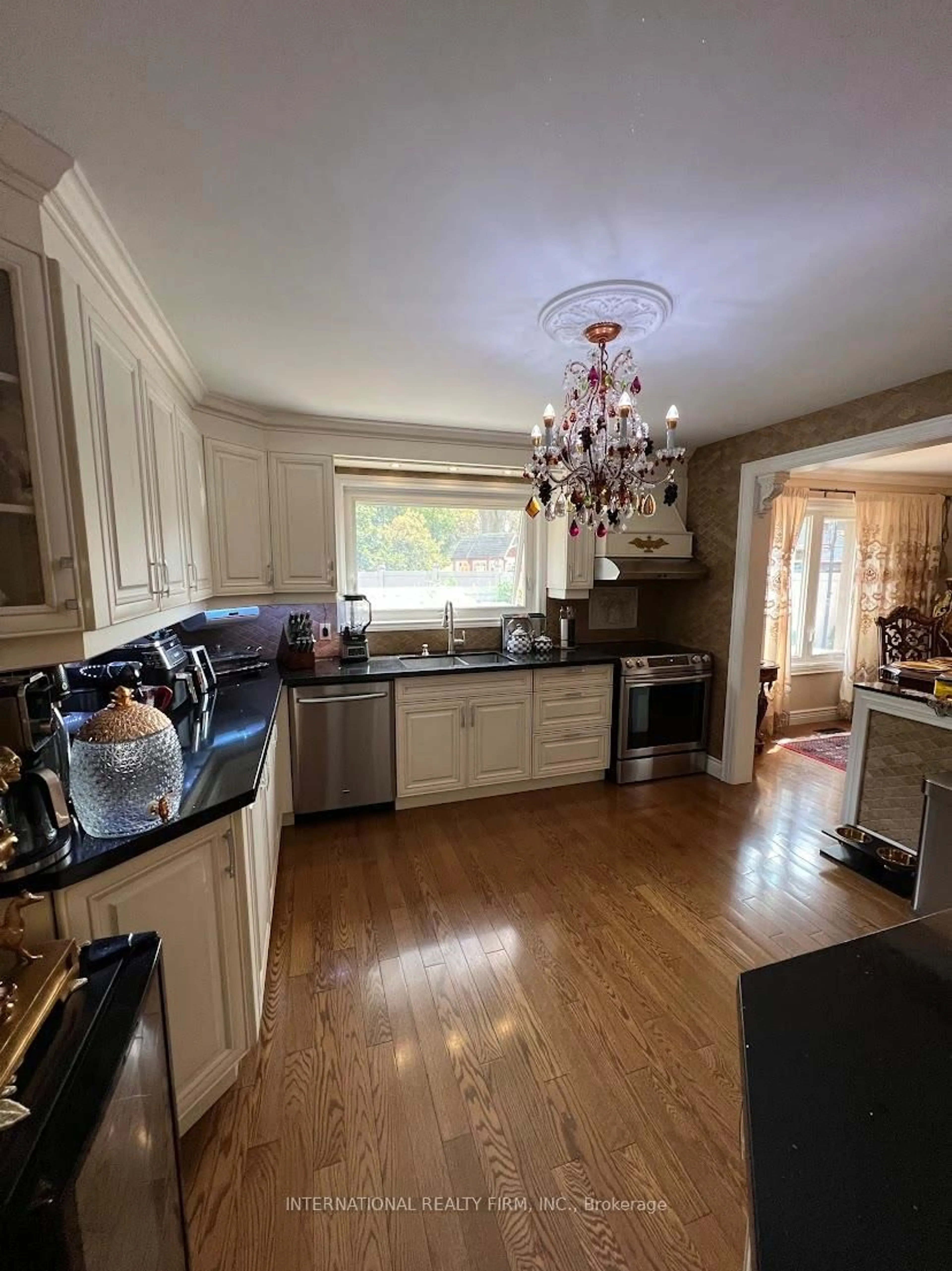 Open concept kitchen, unknown for 2910 Oka Rd, Mississauga Ontario L5N 1W9