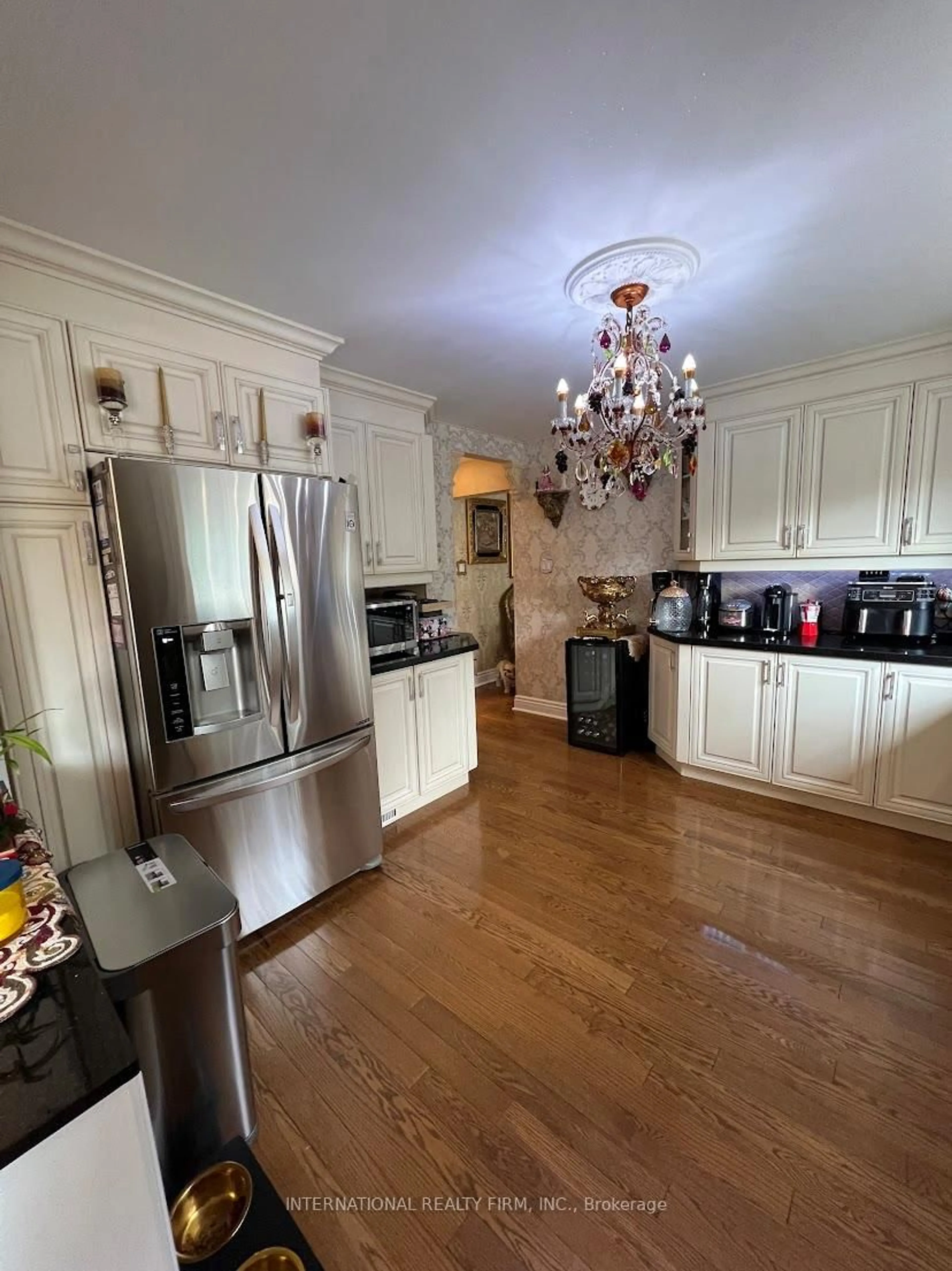 Open concept kitchen, unknown for 2910 Oka Rd, Mississauga Ontario L5N 1W9