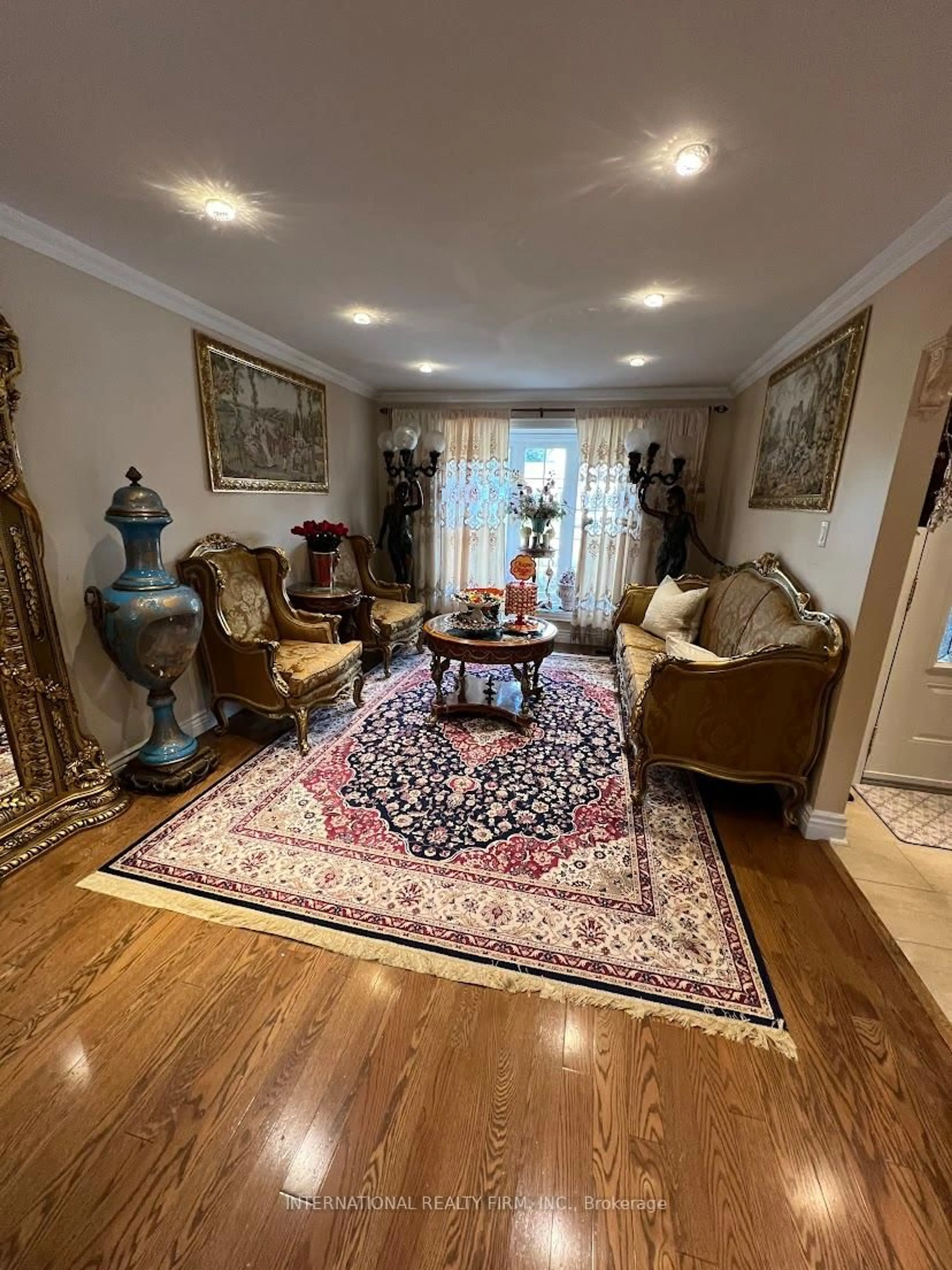 Living room with furniture, unknown for 2910 Oka Rd, Mississauga Ontario L5N 1W9