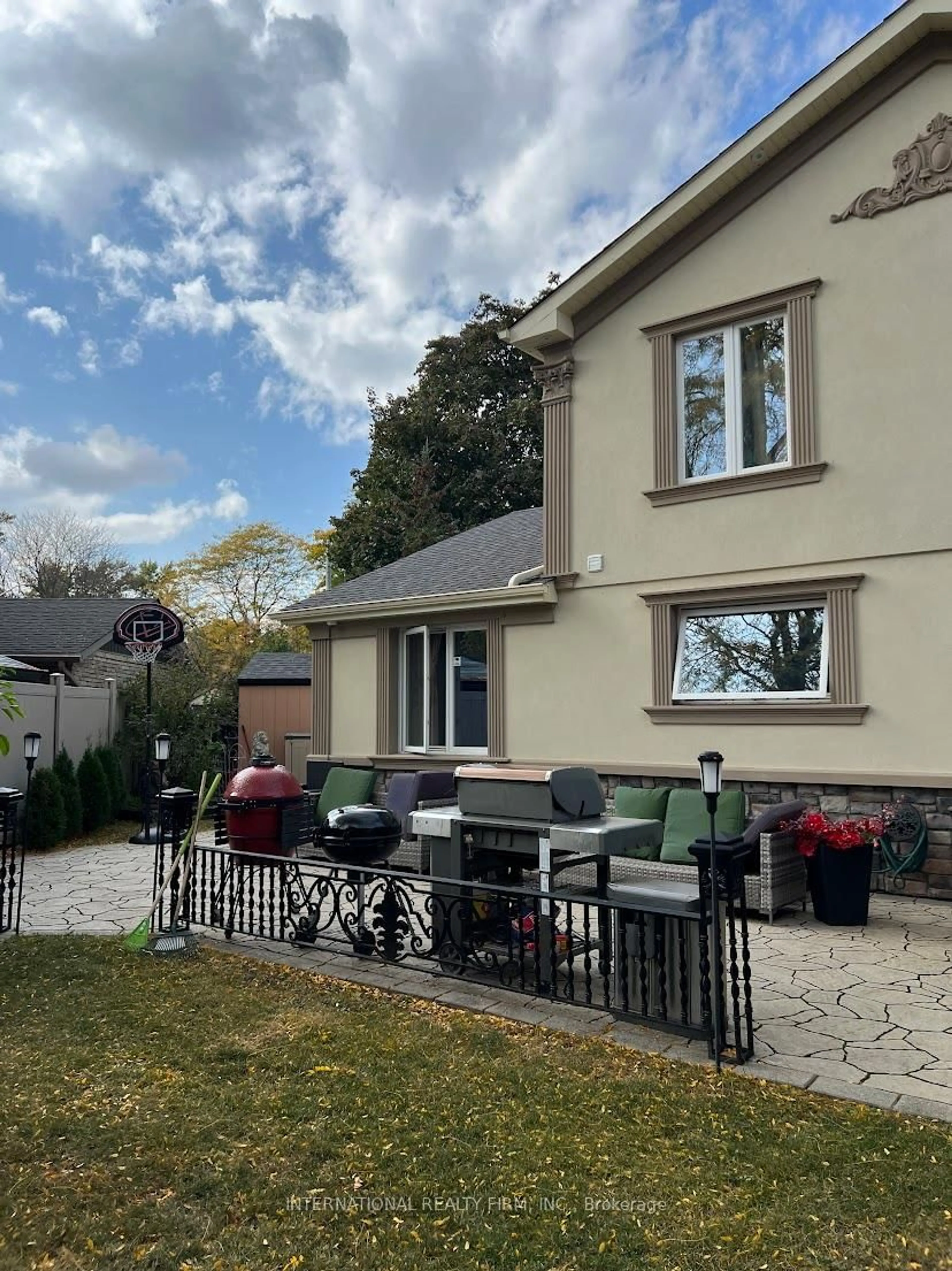 Patio, street for 2910 Oka Rd, Mississauga Ontario L5N 1W9