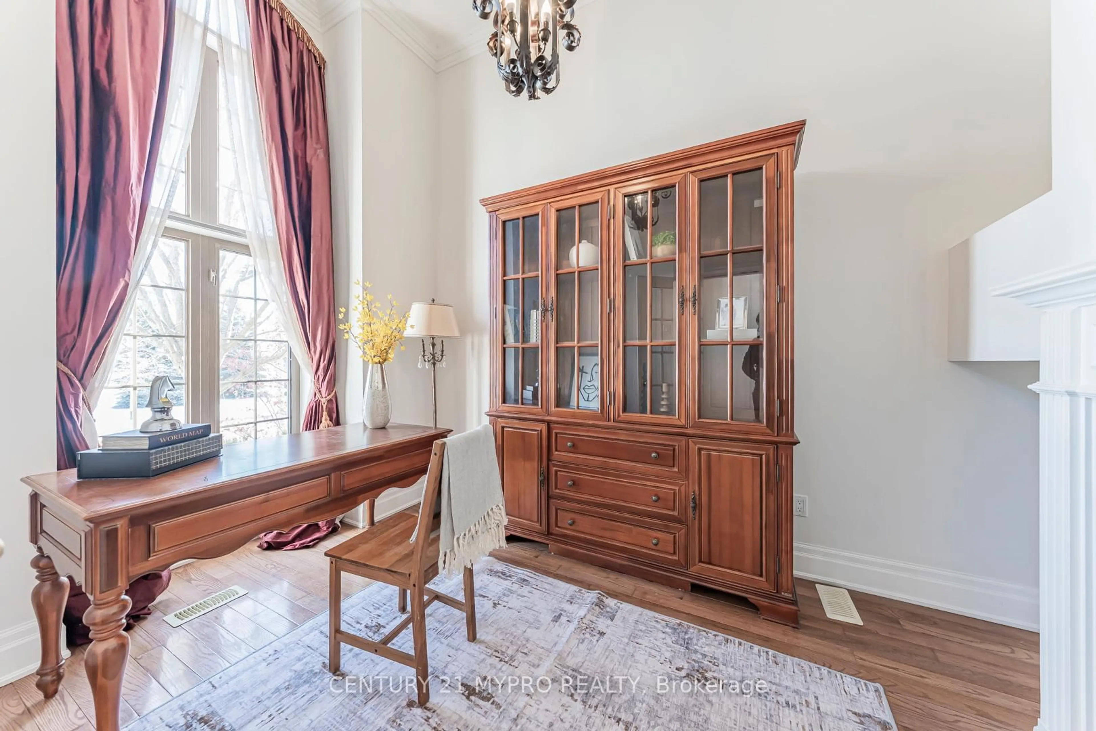 Dining room, wood/laminate floor for 1033 Kestell Blvd, Oakville Ontario L6H 7L7