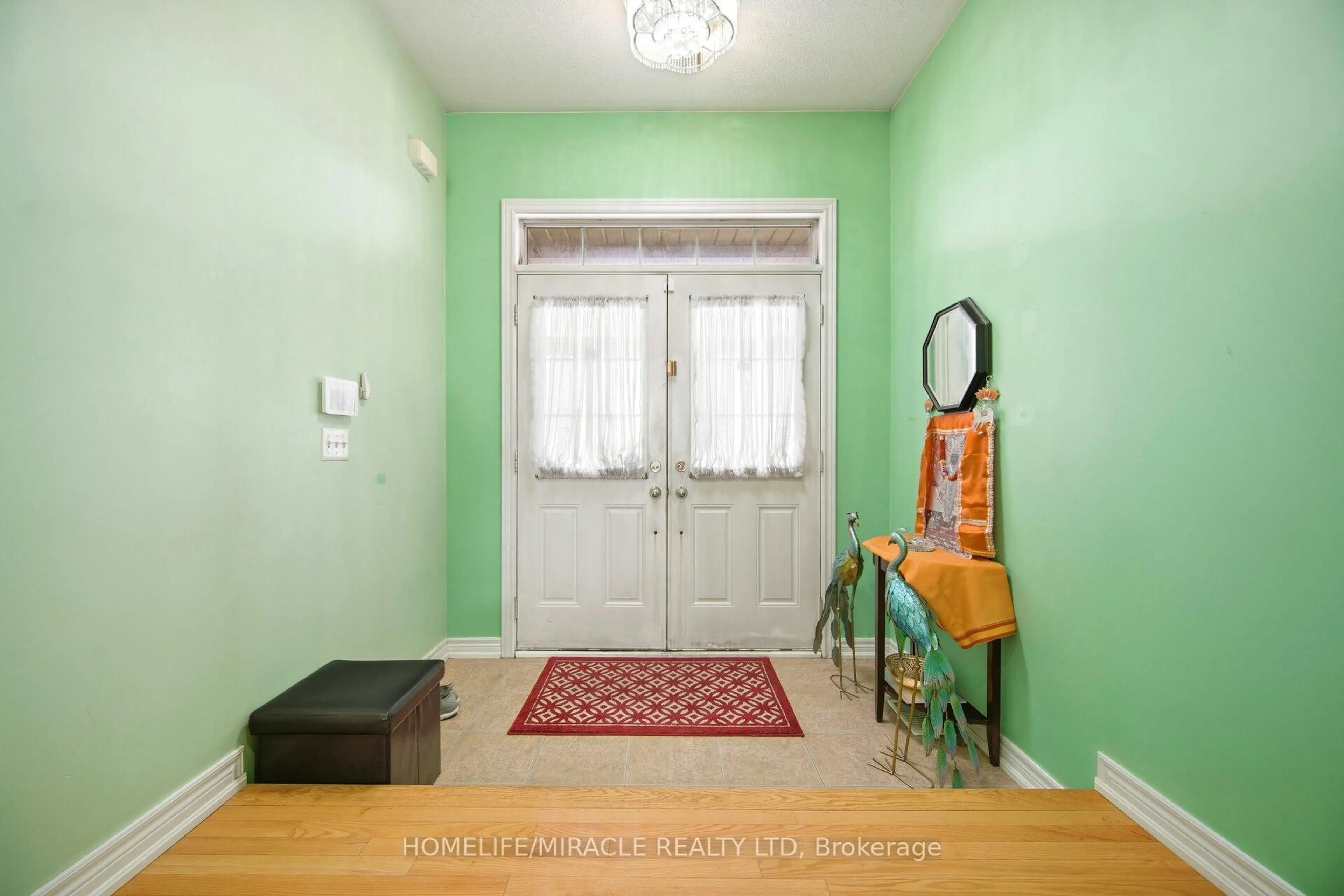 Indoor entryway for 26 GOLDSBORO Rd, Brampton Ontario L6P 3P1