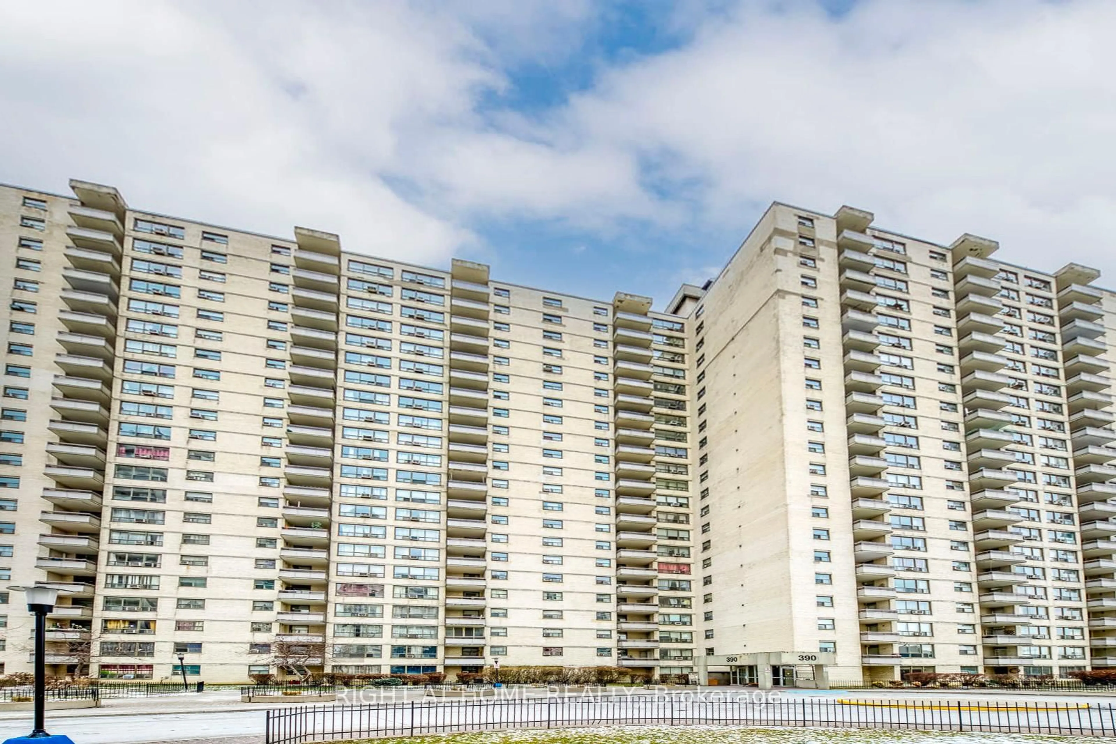 Unknown for 390 Dixon Rd #413, Toronto Ontario M9R 1T4