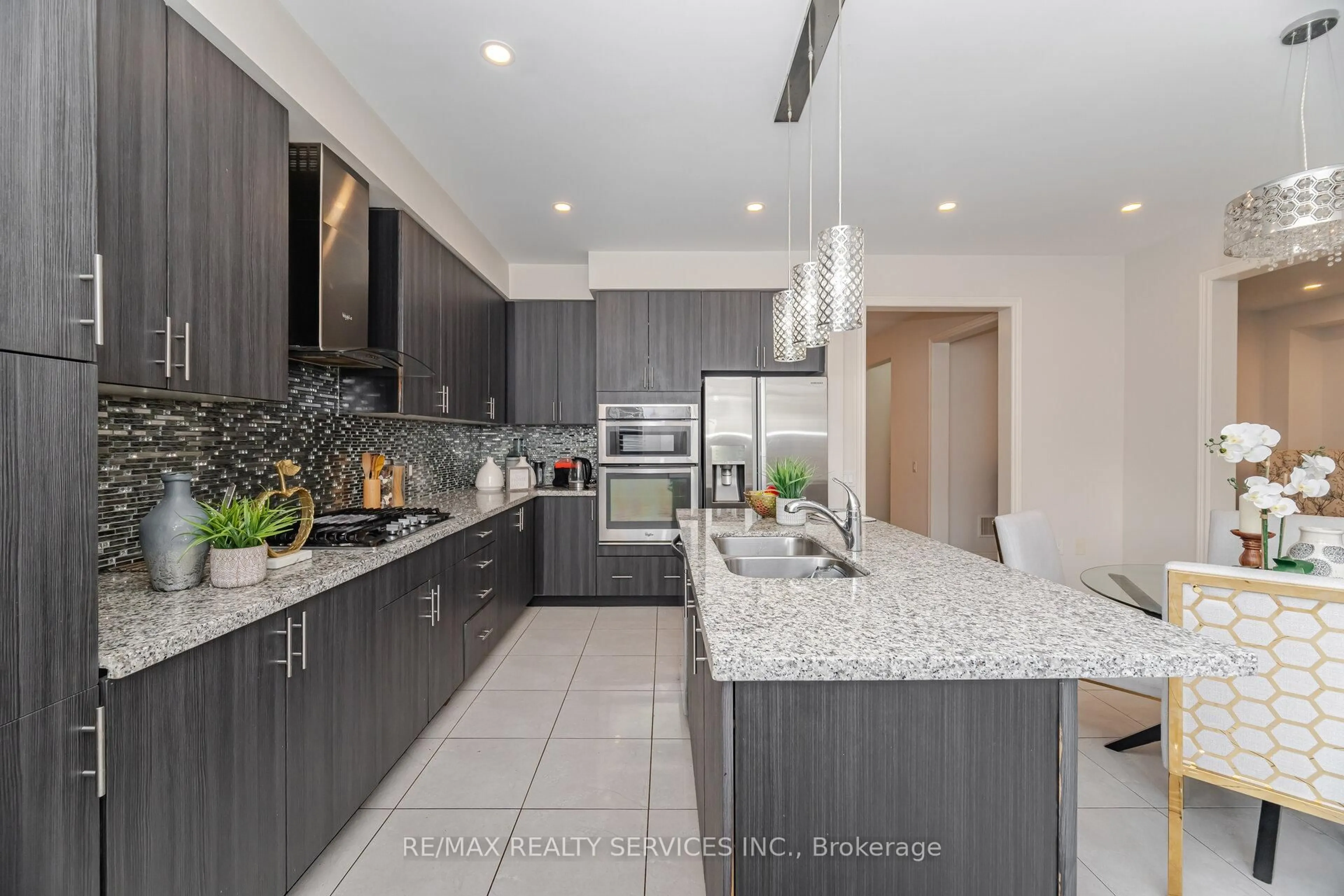 Contemporary kitchen, ceramic/tile floor for 52 Blackberry Valley Cres, Caledon Ontario L7C 3Z9