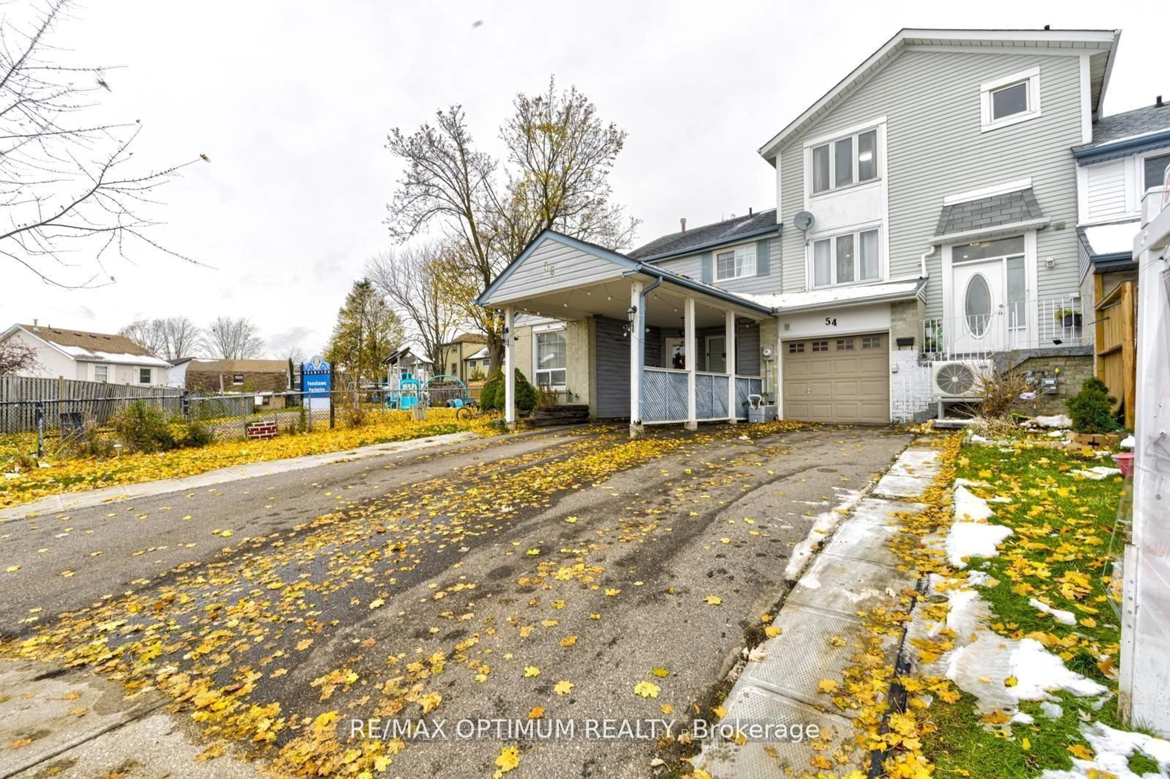 A pic from outside/outdoor area/front of a property/back of a property/a pic from drone, street for 54 Nottawasaga Cres, Brampton Ontario L6Z 1B9