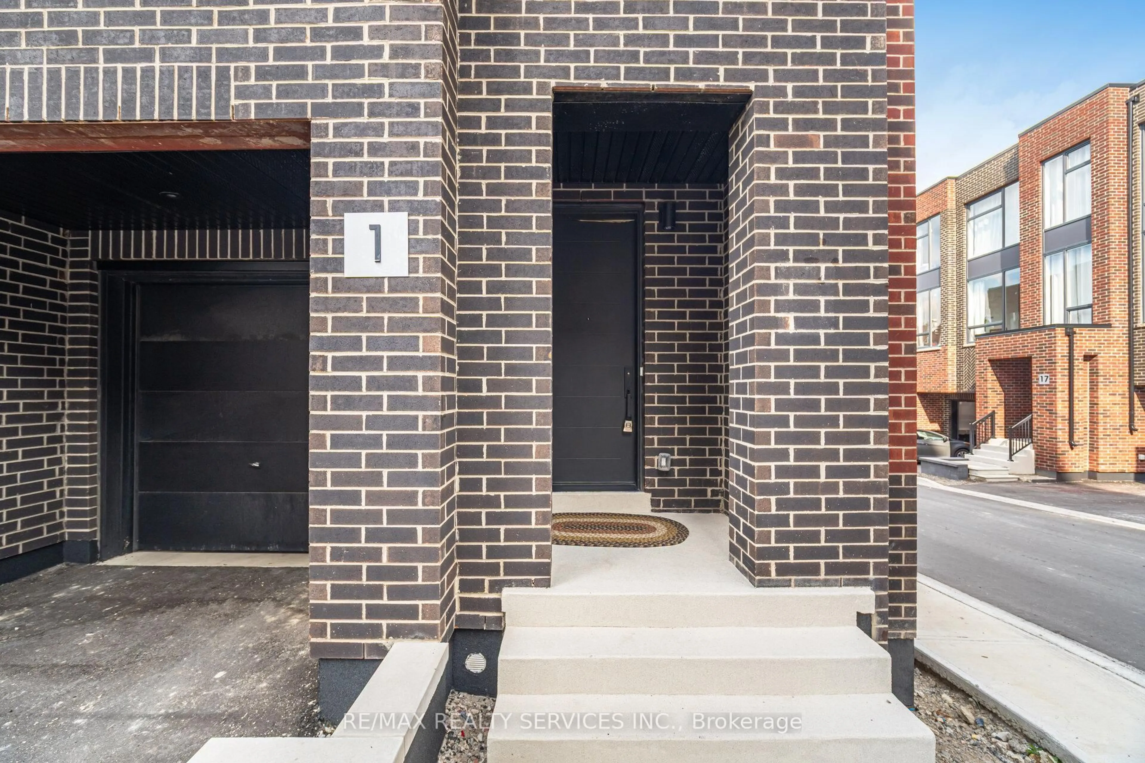 Home with brick exterior material, street for 1 Taylor Crt, Caledon Ontario L7E 4L2