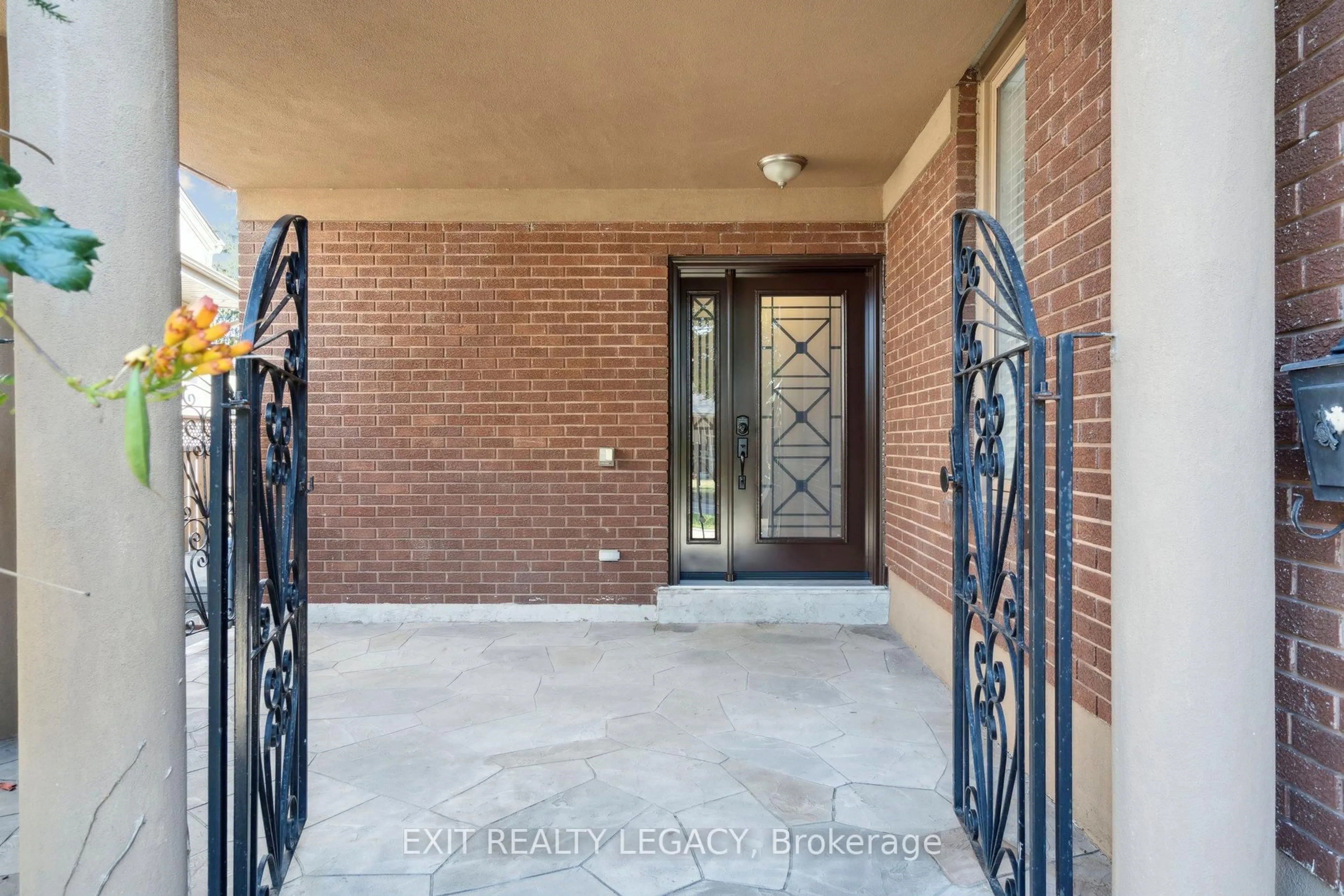 Indoor entryway for 6 Muir Ave, Toronto Ontario M9L 1H3