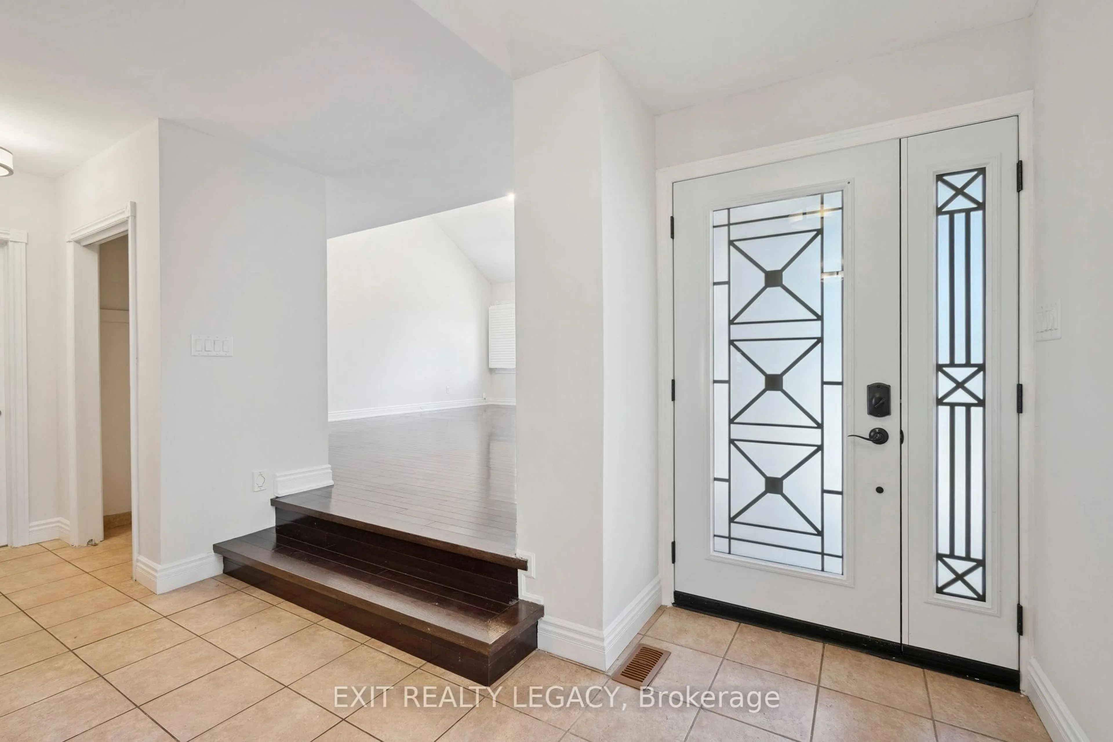 Indoor entryway for 6 Muir Ave, Toronto Ontario M9L 1H3