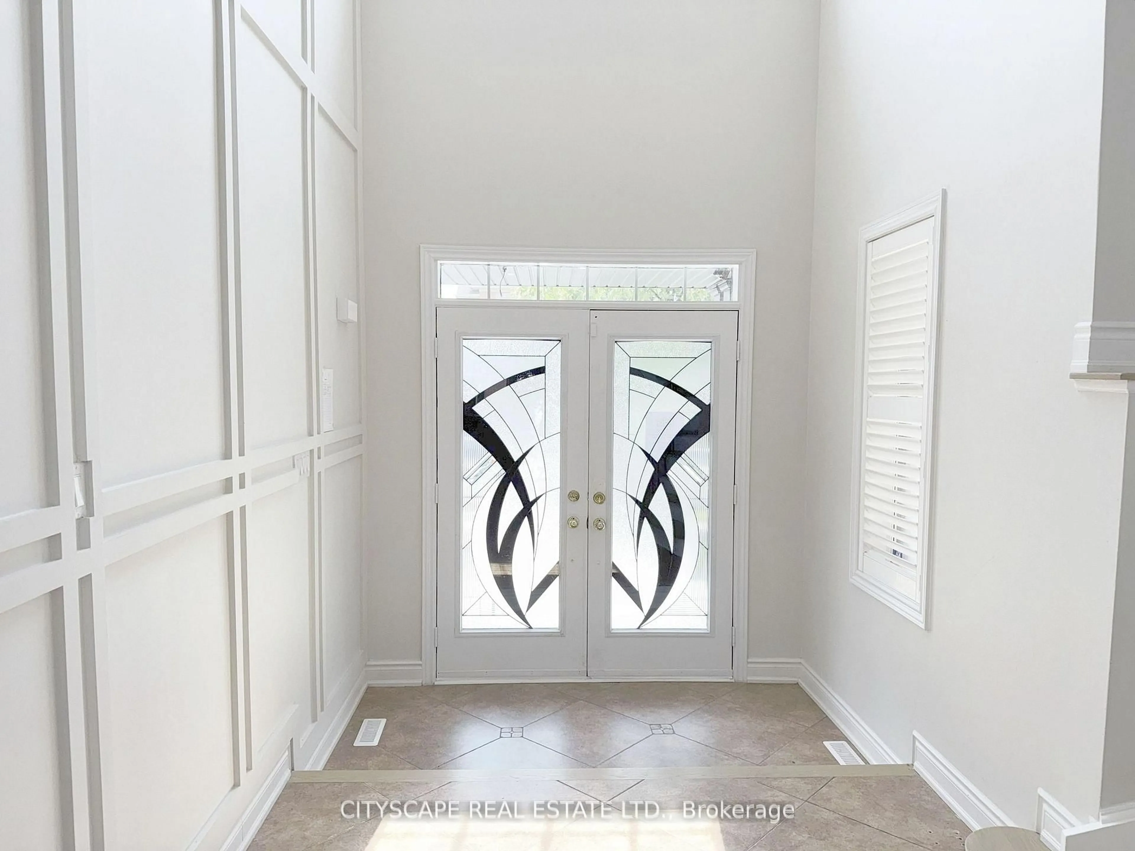 Indoor entryway for 32 Charger Lane, Brampton Ontario L7A 3C1