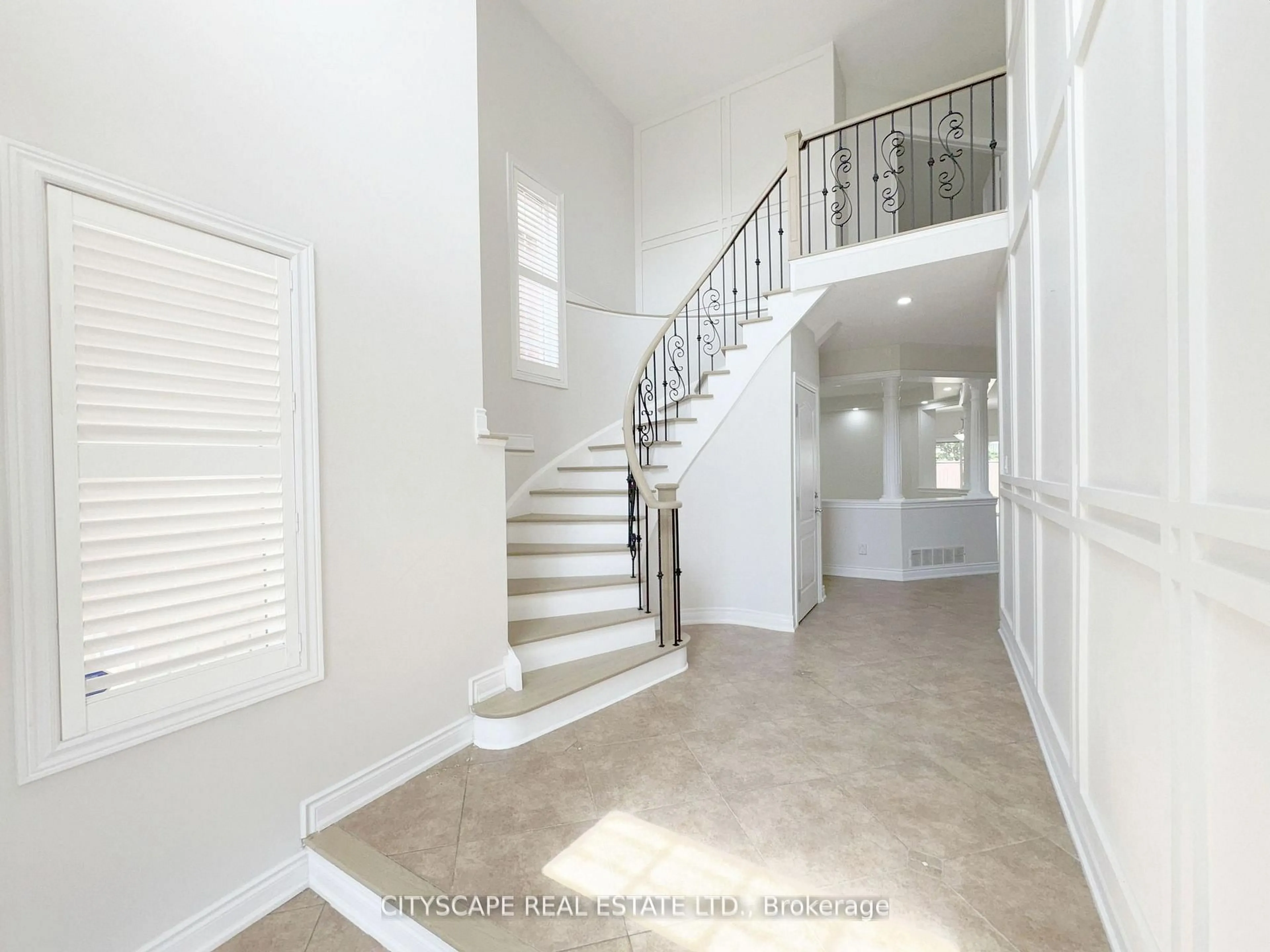 Unknown for 32 Charger Lane, Brampton Ontario L7A 3C1