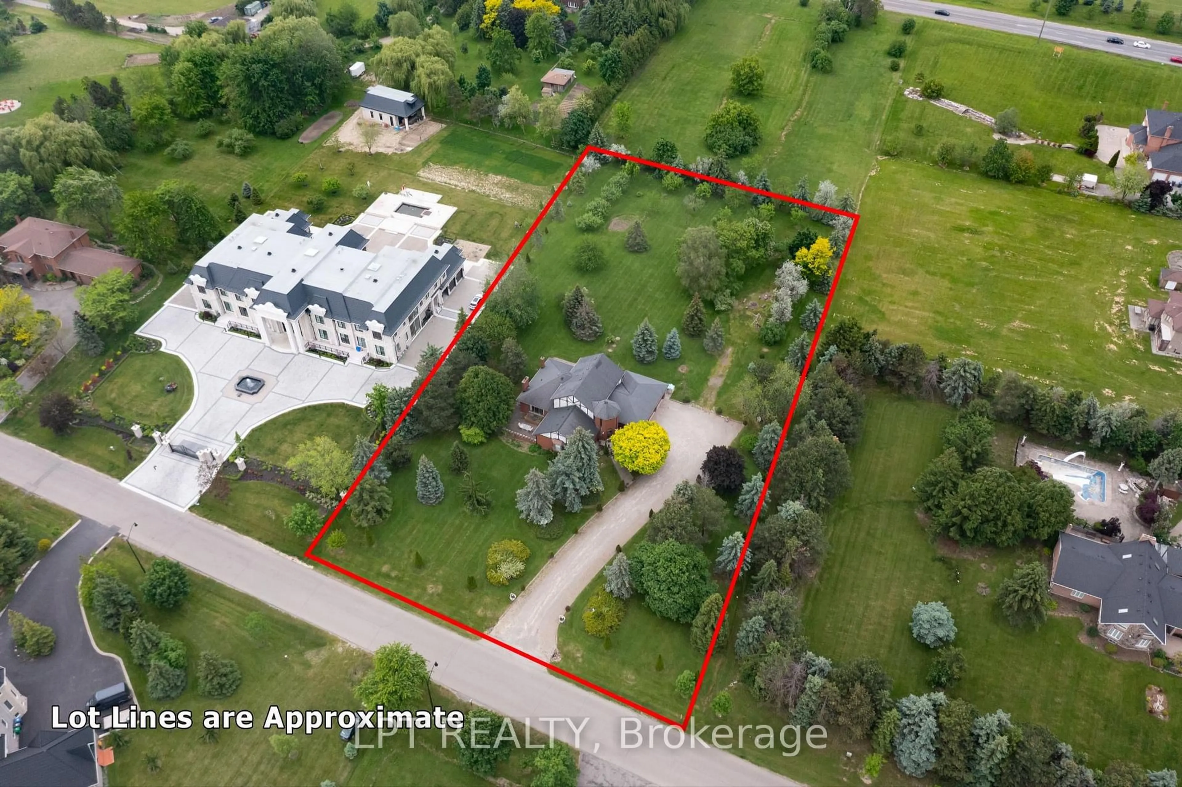 A pic from outside/outdoor area/front of a property/back of a property/a pic from drone, building for 6 Fenton Way, Brampton Ontario L6P 0P5