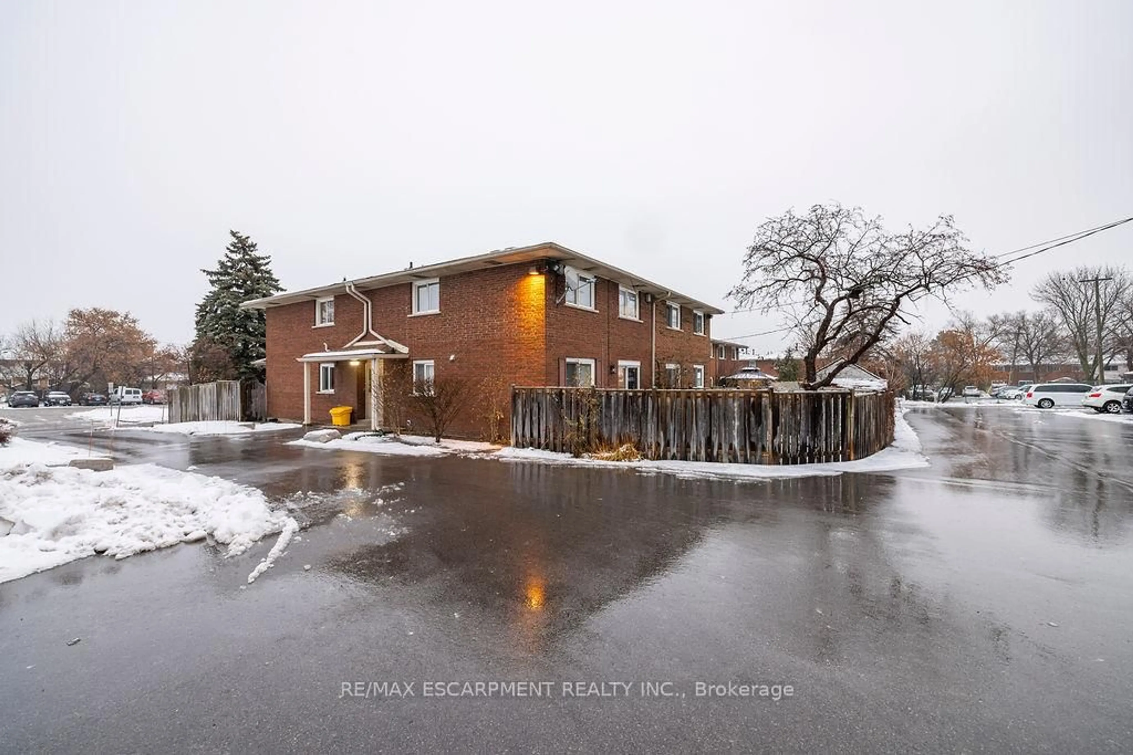 Unknown for 2079 Meadowbrook Rd #8, Burlington Ontario L7P 2A5