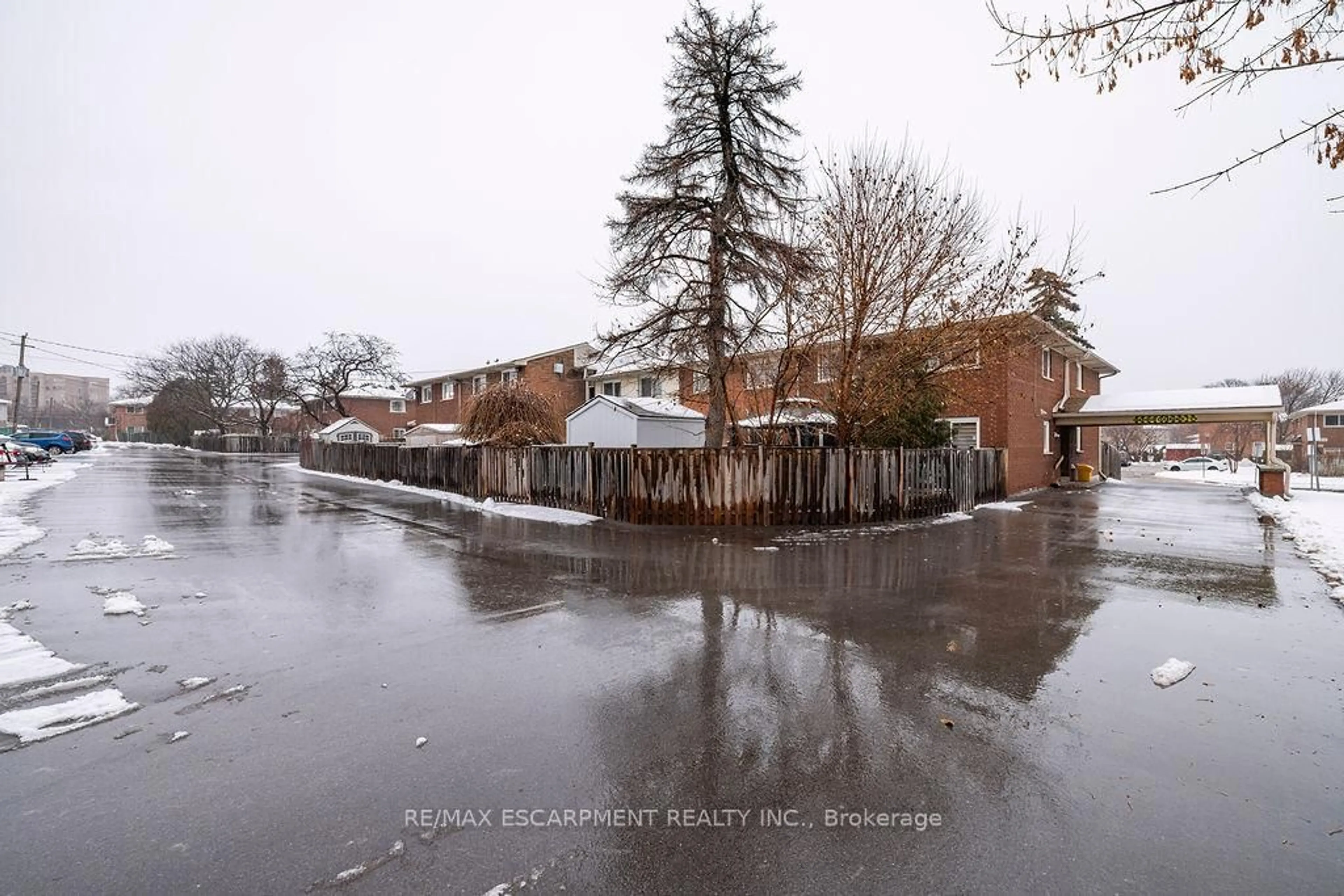 Unknown for 2079 Meadowbrook Rd #8, Burlington Ontario L7P 2A5