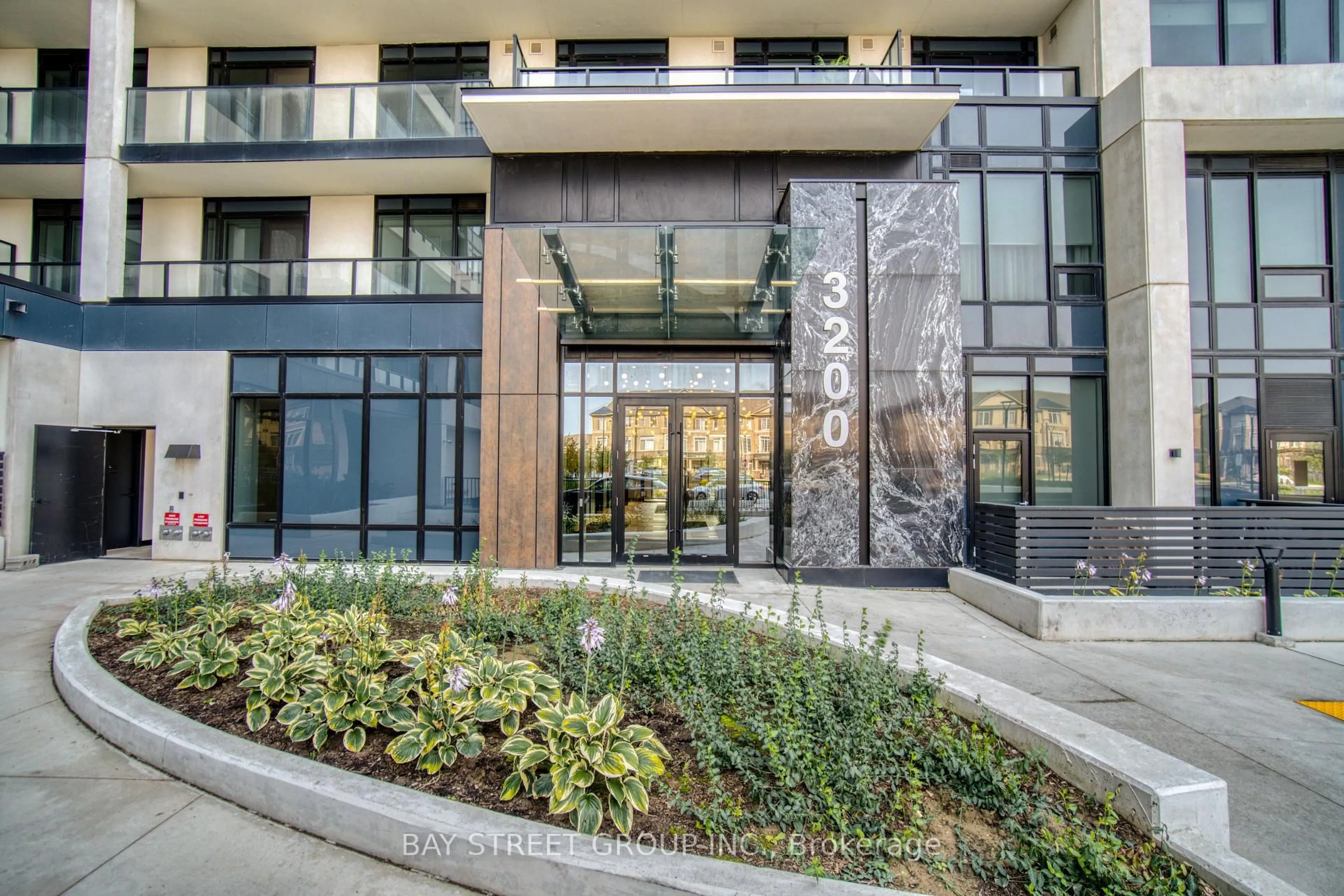 Indoor foyer for 3200 William Coltson Ave #204, Oakville Ontario L6H 7W6