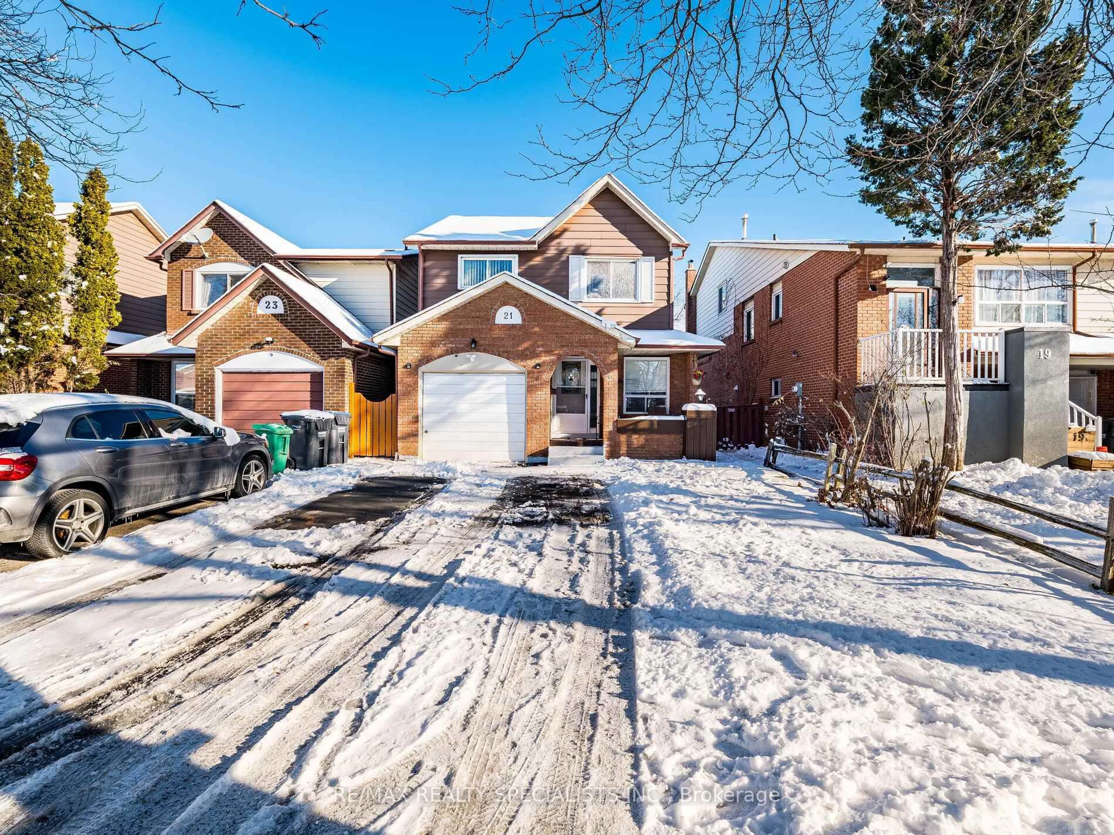 Home with brick exterior material, street for 21 Foxacre Row, Brampton Ontario L6V 3V7