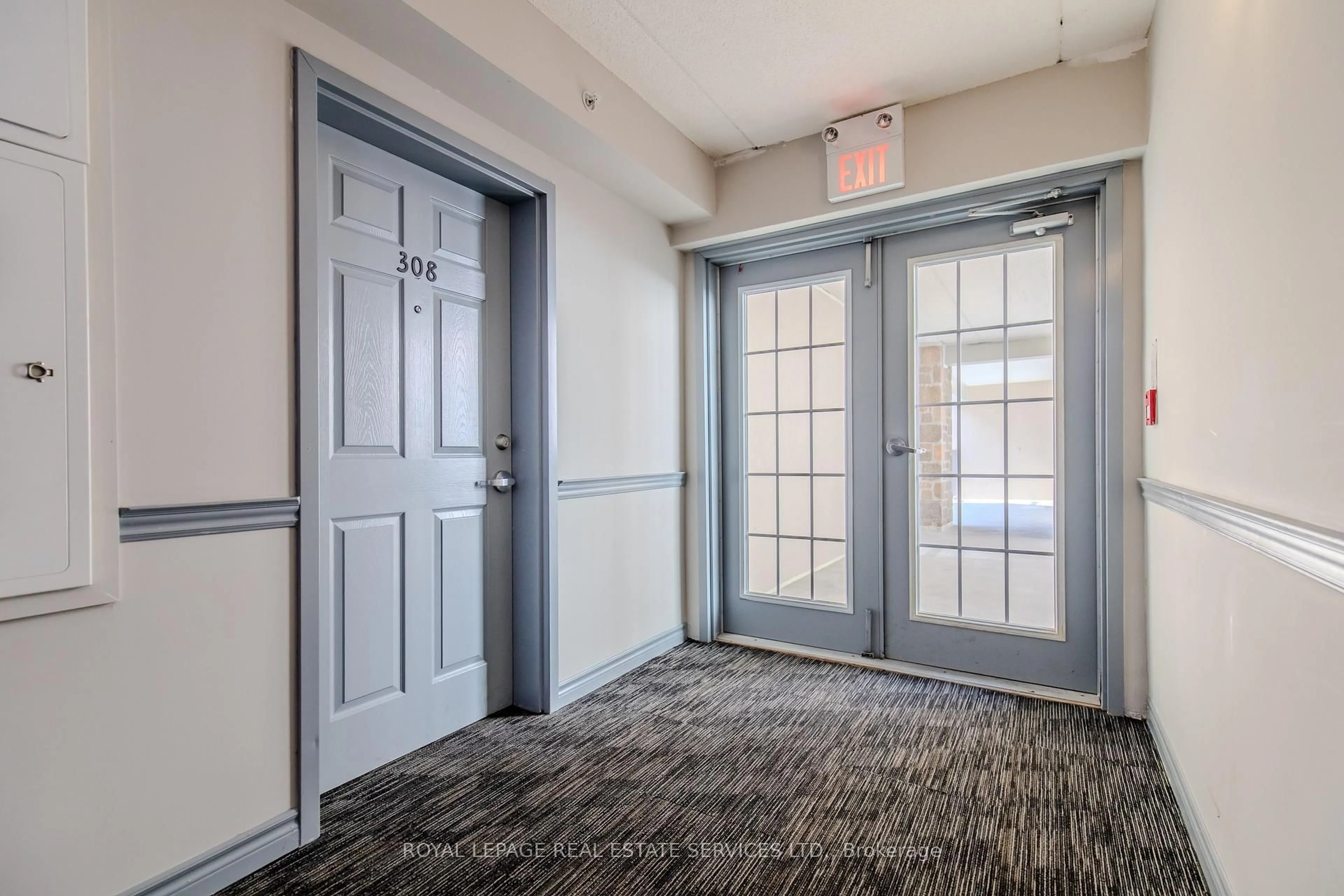Indoor foyer for 1480 Bishops Gate #308, Oakville Ontario L6M 4N4