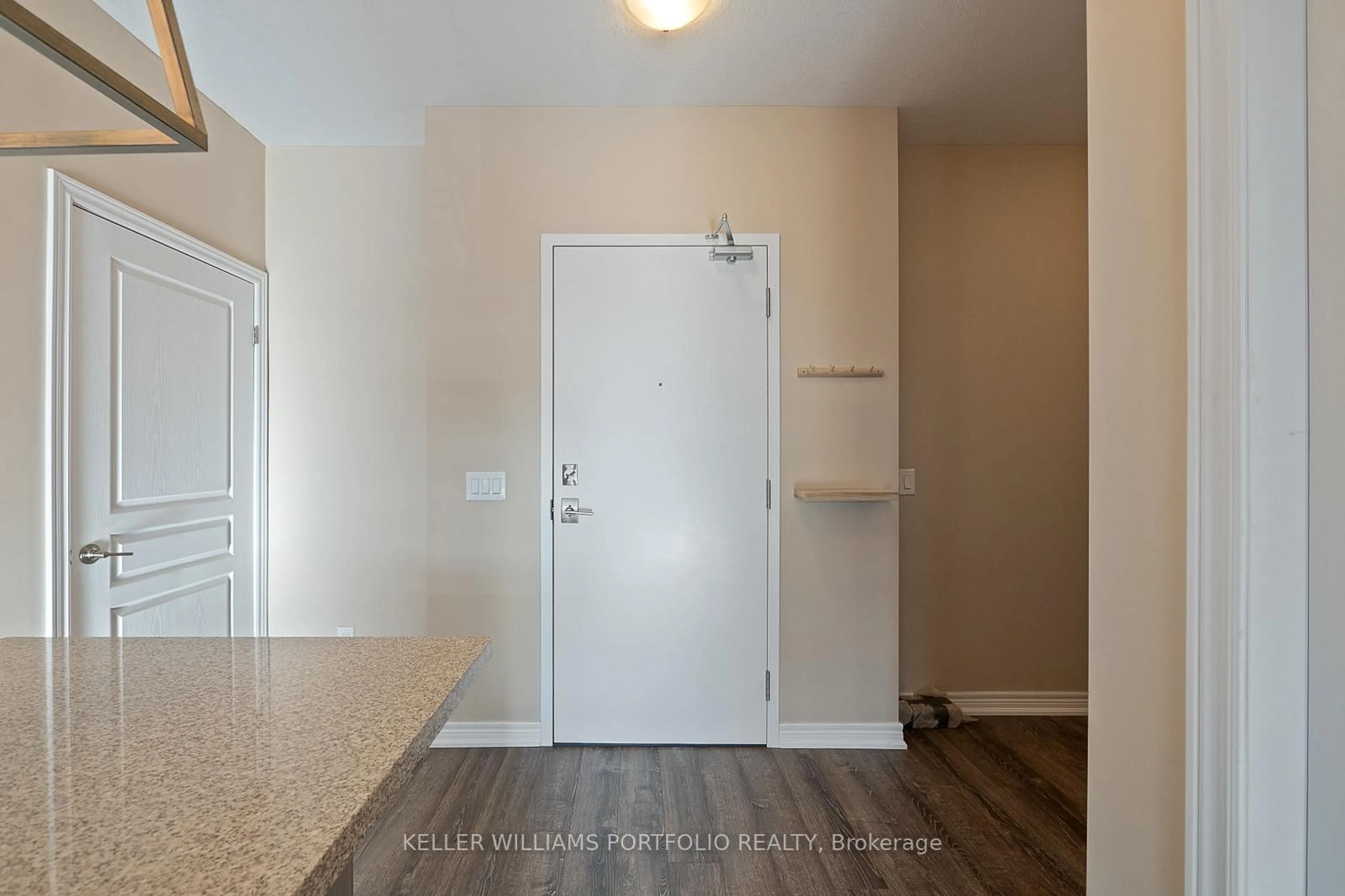 Indoor entryway for 457 Plains Rd #322, Burlington Ontario L7T 0B8