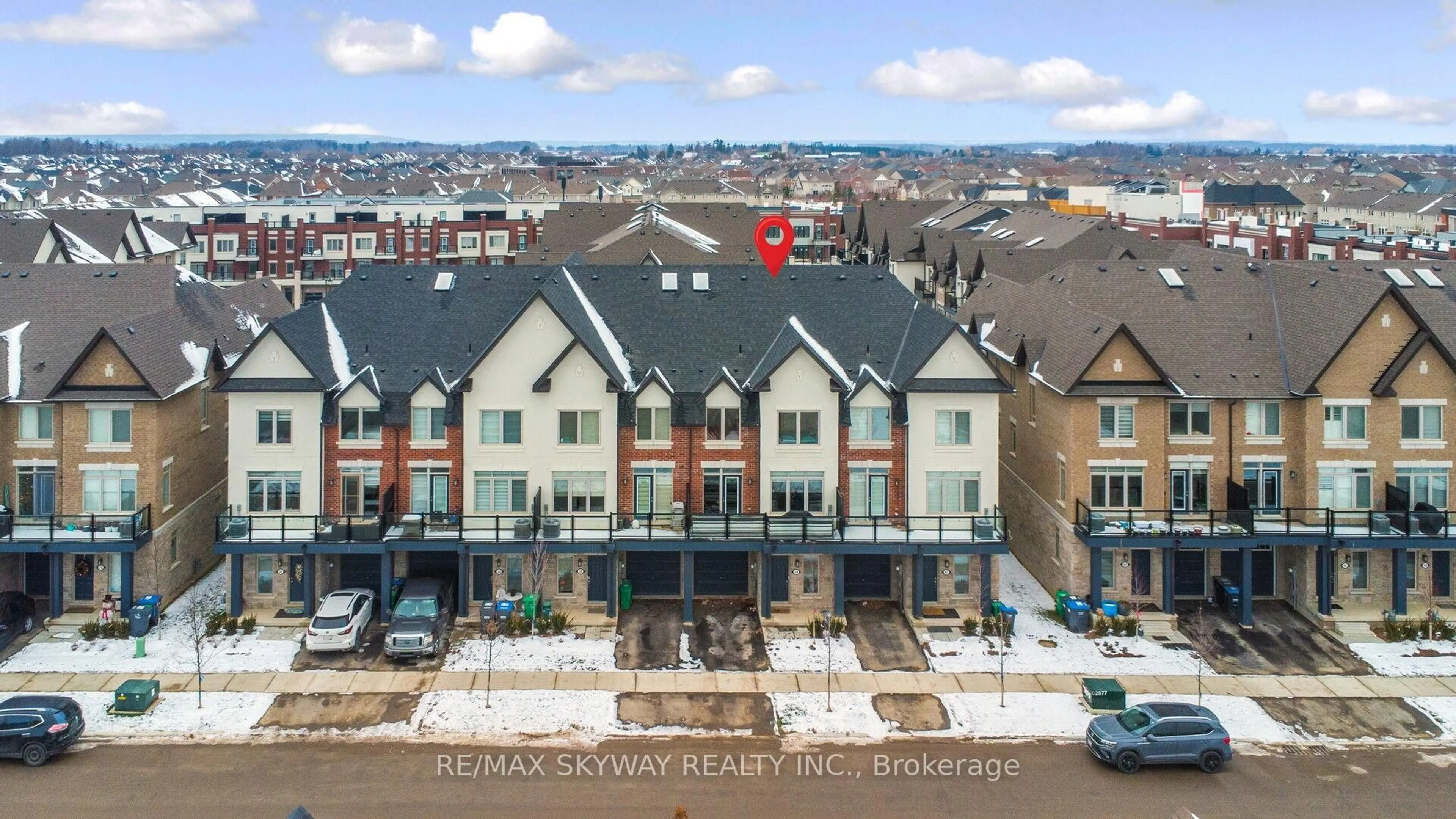 A pic from outside/outdoor area/front of a property/back of a property/a pic from drone, city buildings view from balcony for 40 Waterville Way, Caledon Ontario L7C 4L6