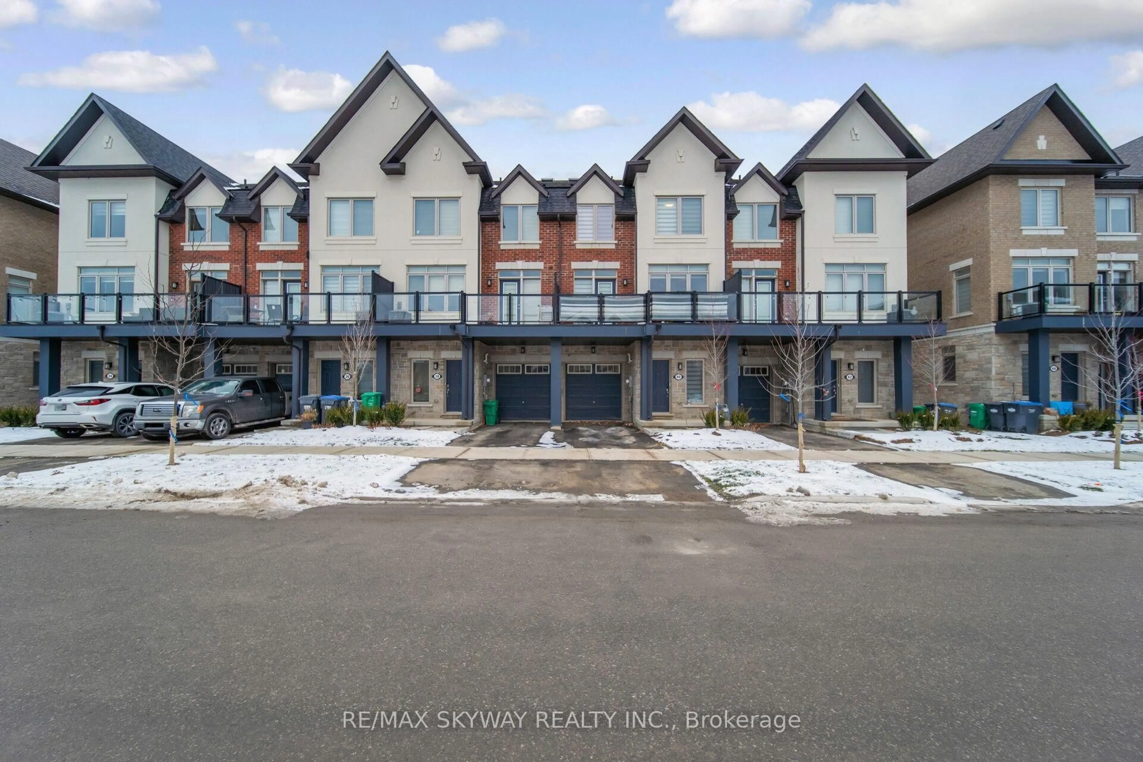 A pic from outside/outdoor area/front of a property/back of a property/a pic from drone, unknown for 40 Waterville Way, Caledon Ontario L7C 4L6