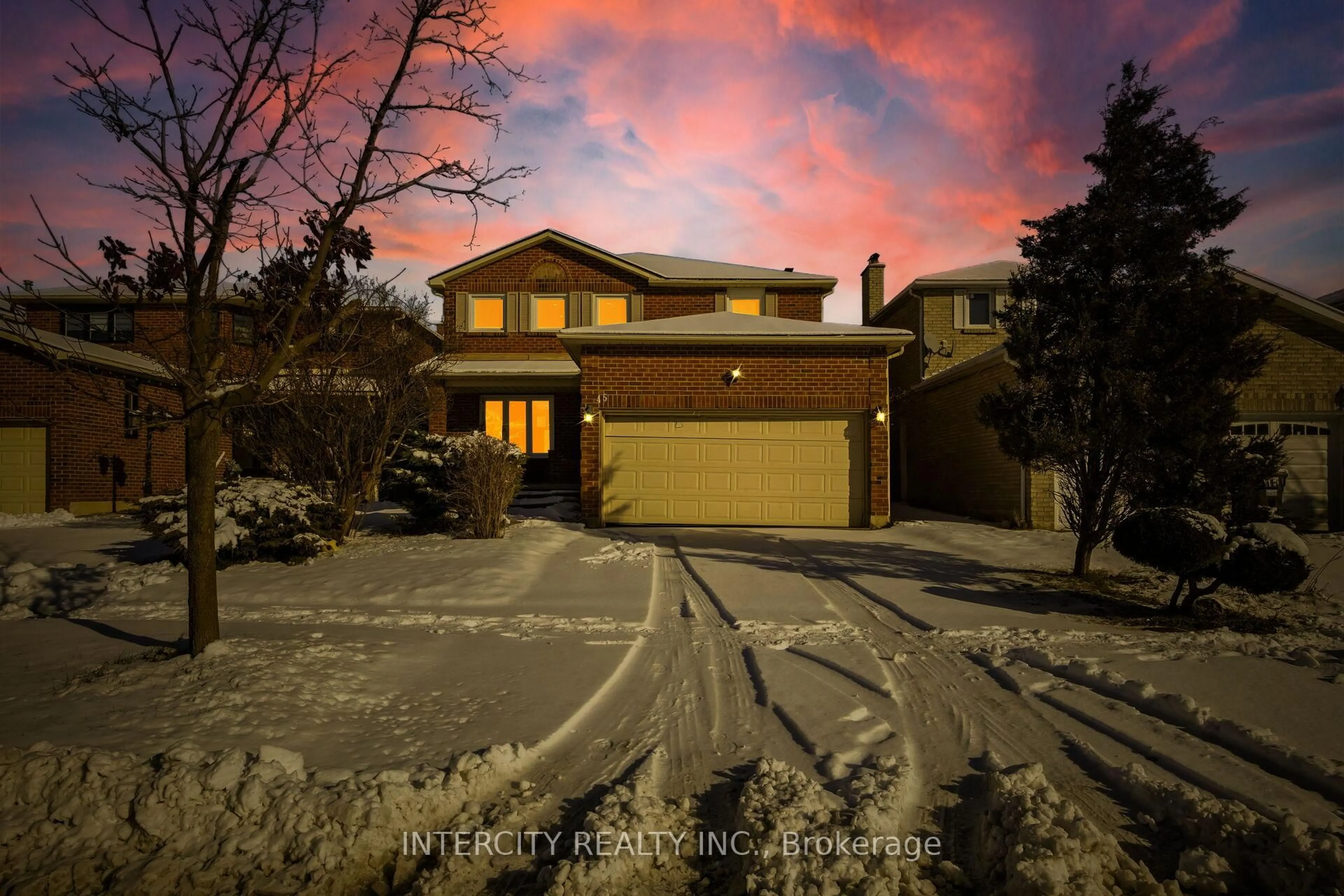 A pic from outside/outdoor area/front of a property/back of a property/a pic from drone, street for 45 Merganser Cres, Brampton Ontario L6W 4G2