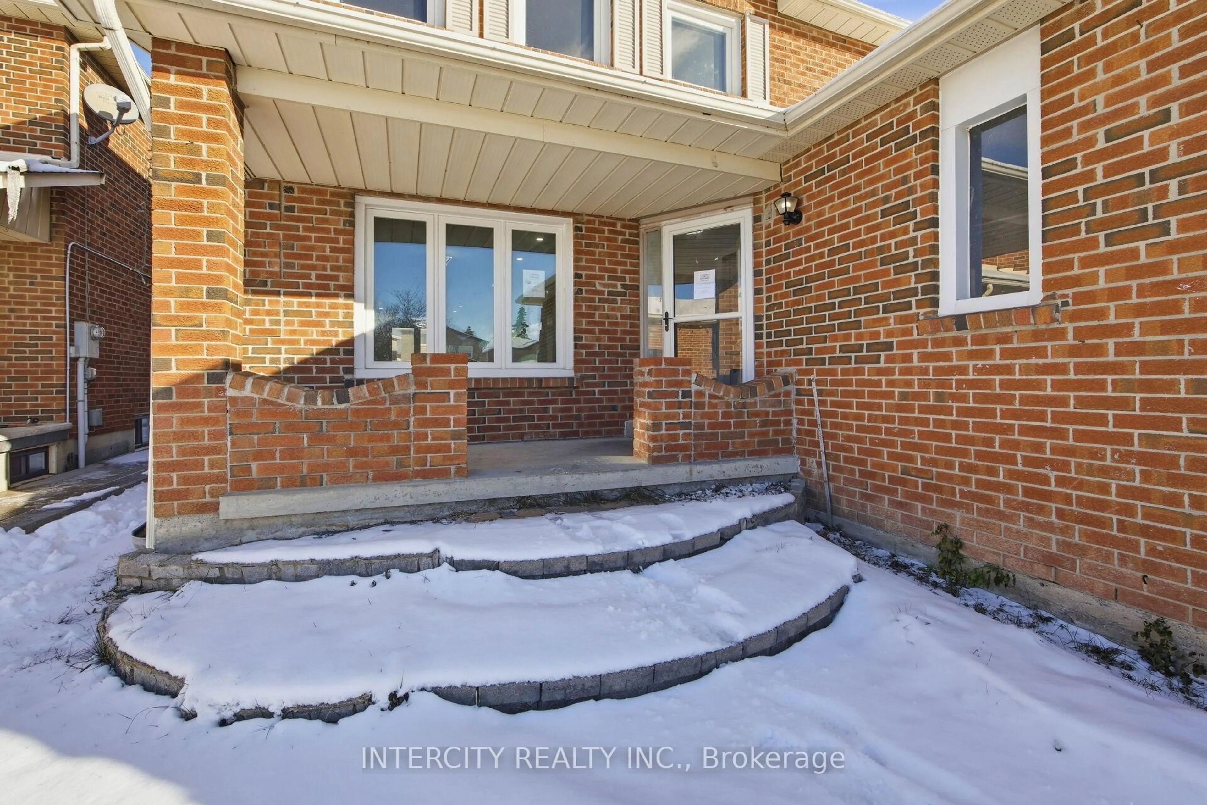 Unknown for 45 Merganser Cres, Brampton Ontario L6W 4G2