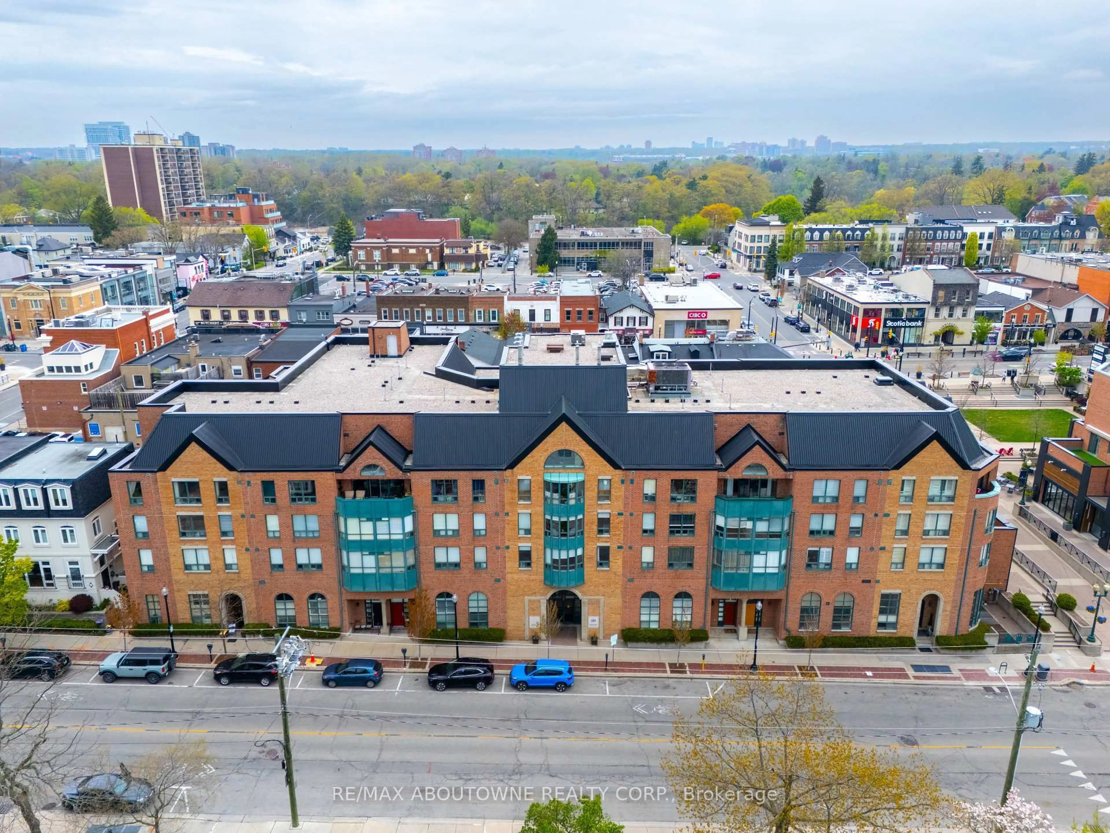 A pic from outside/outdoor area/front of a property/back of a property/a pic from drone, city buildings view from balcony for 185 Robinson St #404, Oakville Ontario L6J 7P6
