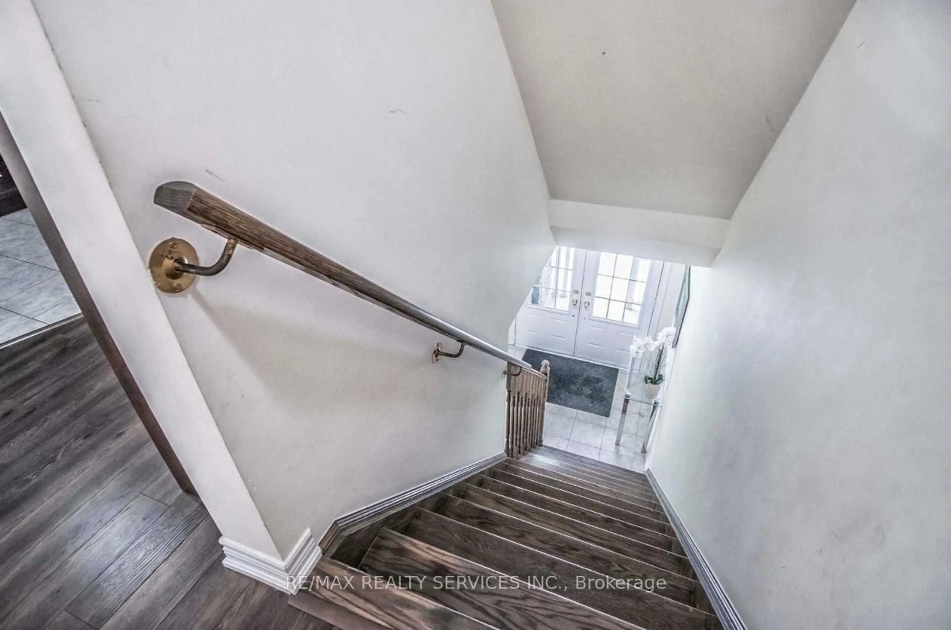 Stairs for 10 Rabbit Run Way, Brampton Ontario L6Z 0J2