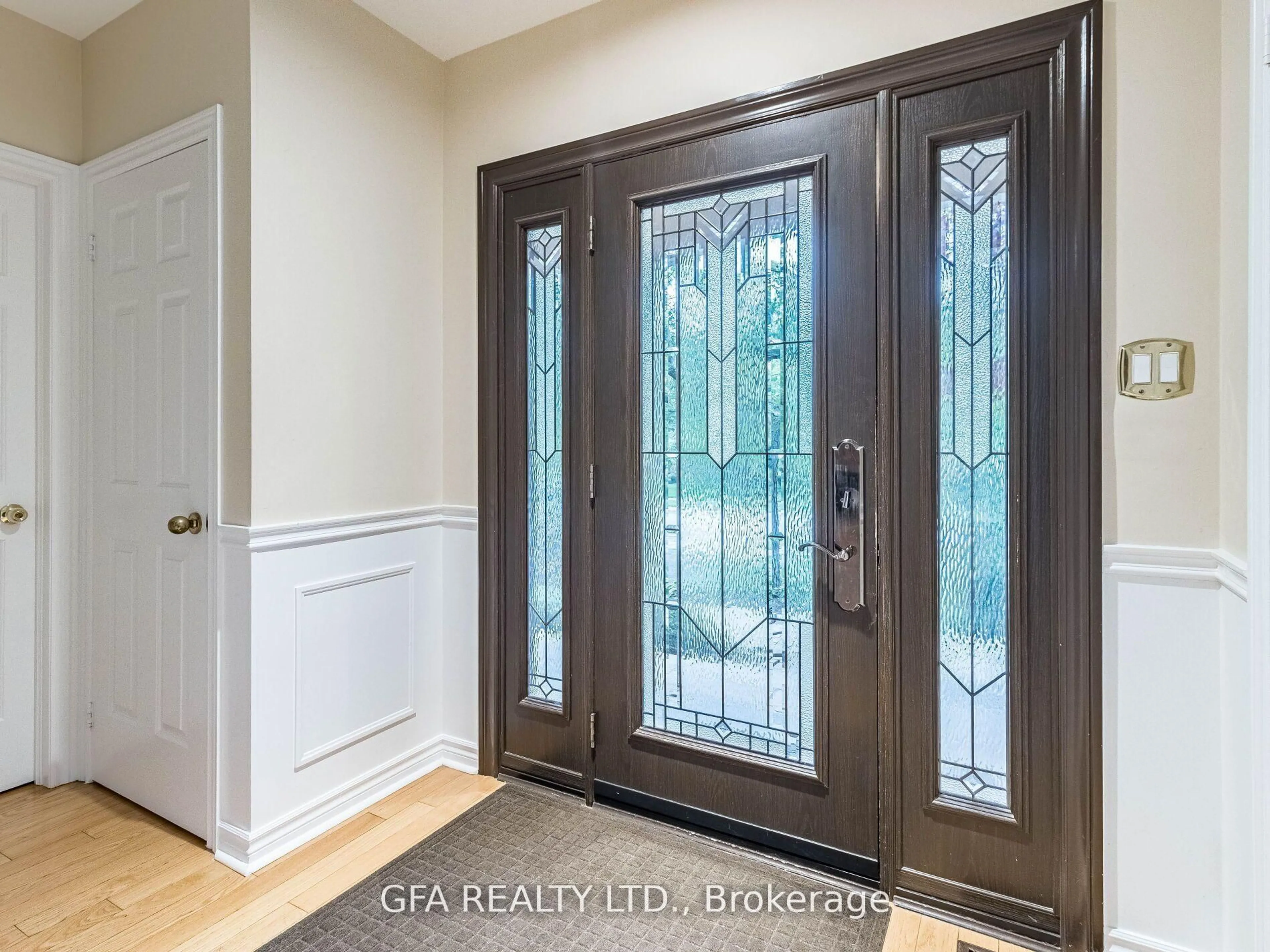 Indoor entryway for 1027 Masters Green, Oakville Ontario L6M 2N7